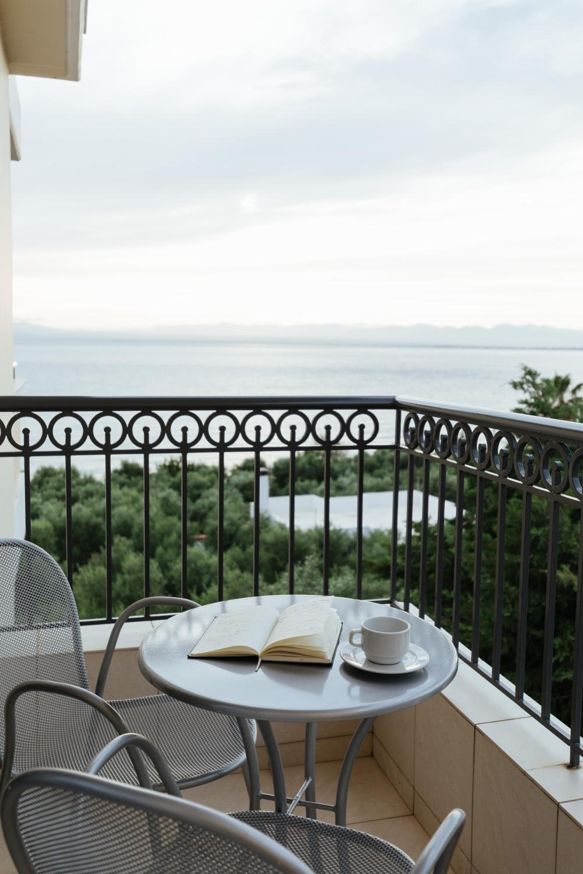 Classic Double Room with Side Sea or Pool View - Photo 7