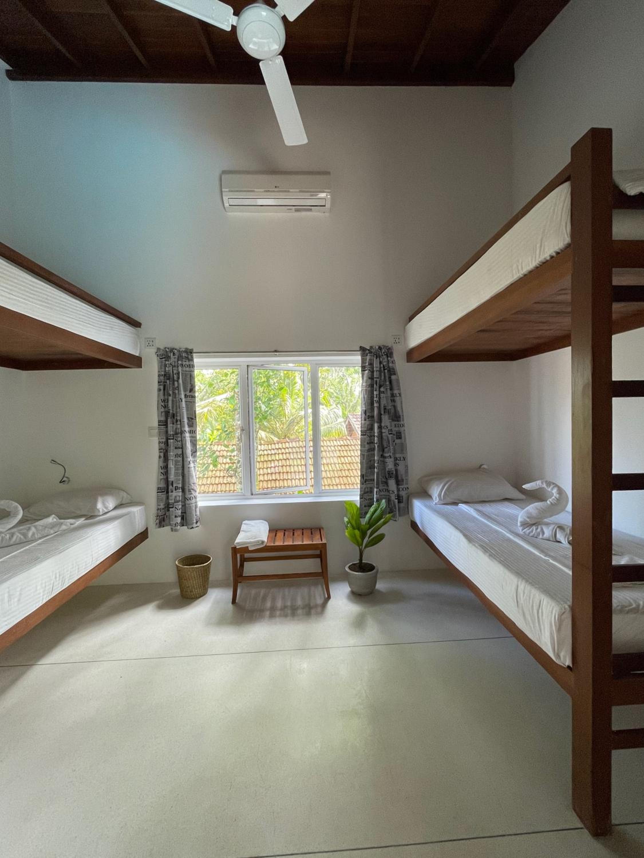 Quadruple Room with Private Bathroom photo 2