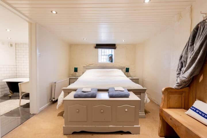 One-Bedroom Apartment - Photo 8