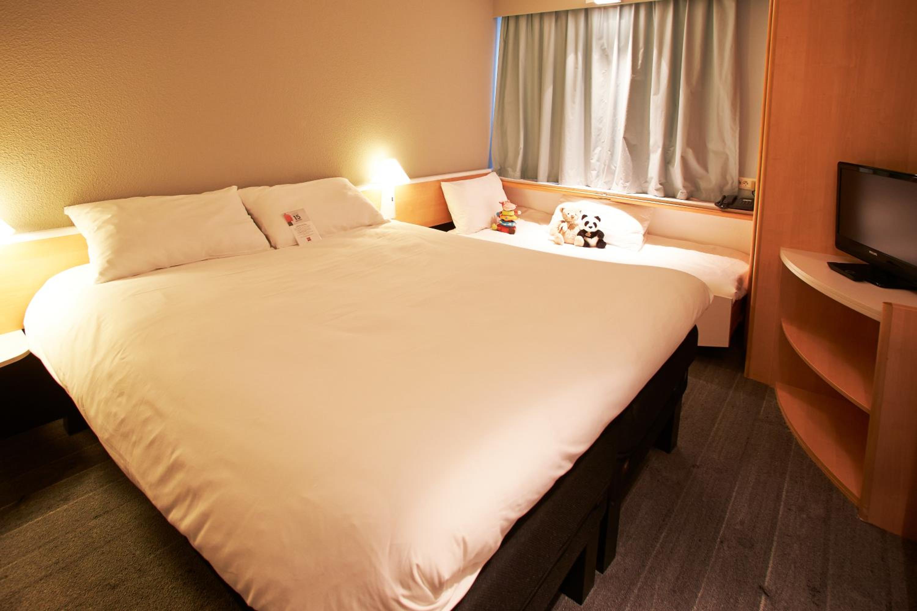 Standard Twin Room - Photo 4
