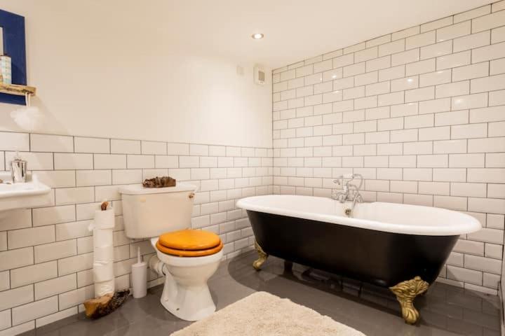 One-Bedroom Apartment - Photo 18