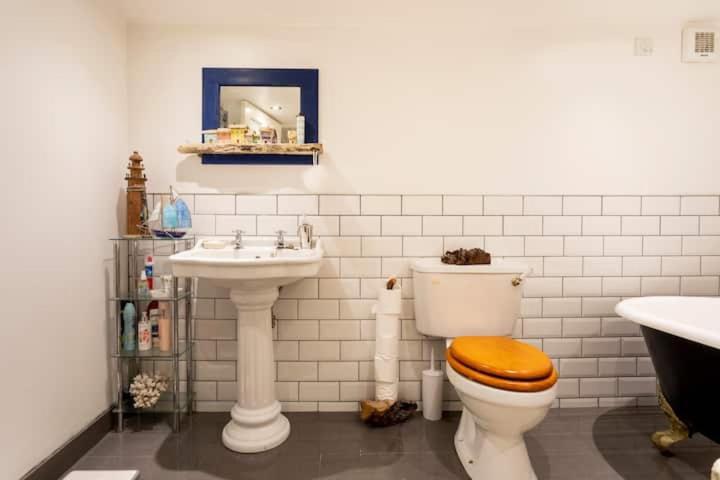 One-Bedroom Apartment - Photo 10