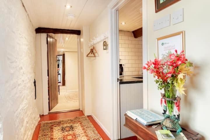 One-Bedroom Apartment - Photo 2