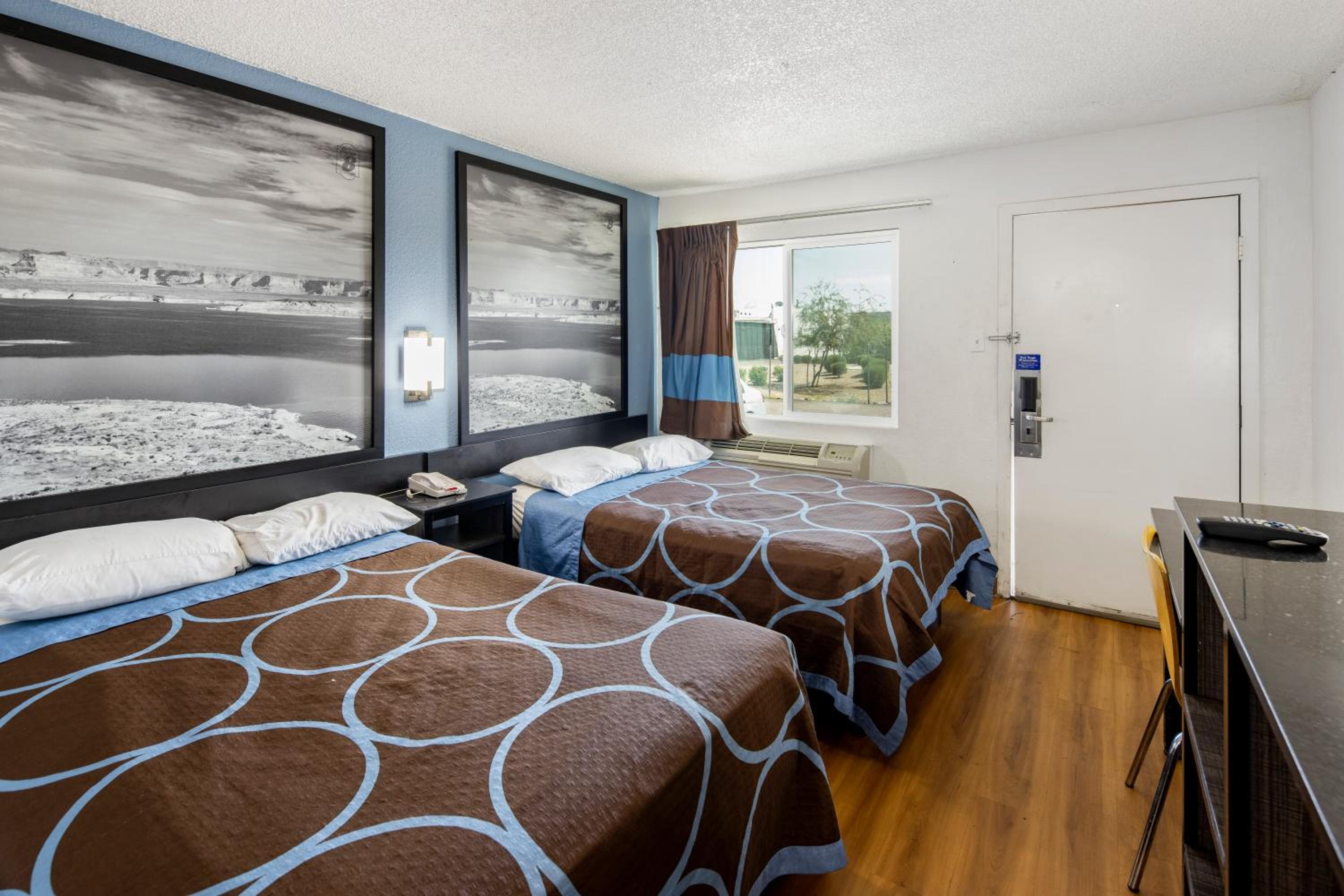 Double Room with Two Double Beds - Smoking