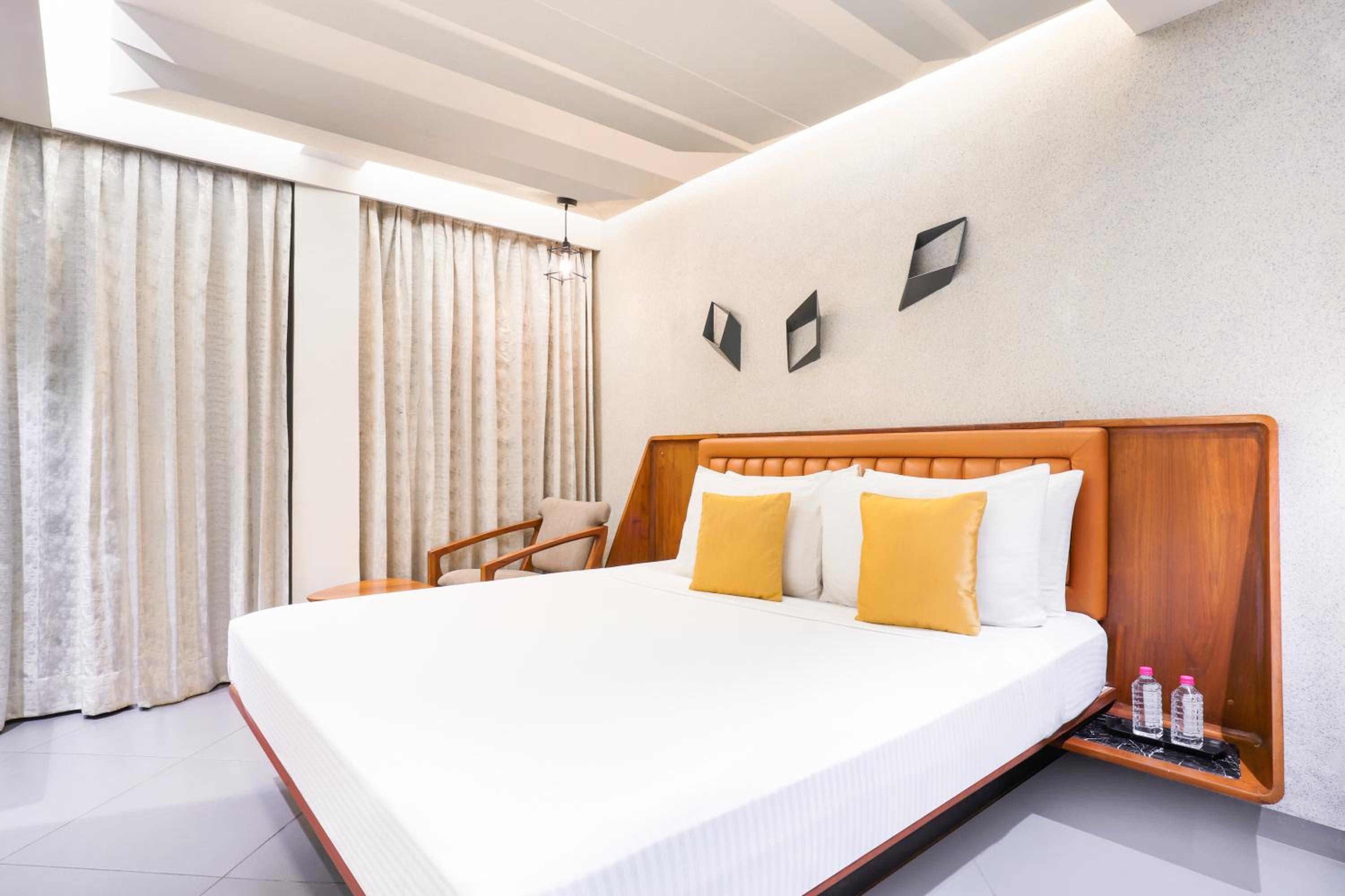 Day Use Room Between 12 PM to 6 PM, Check-in and Check-out on same day