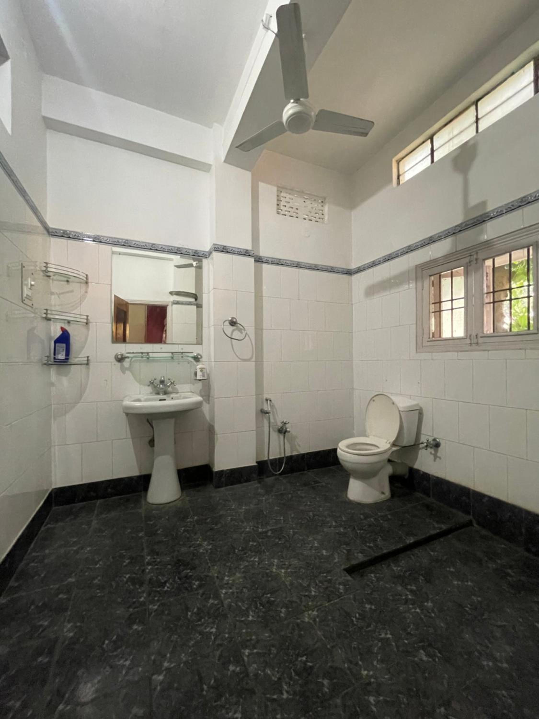 Standard King Room photo 3