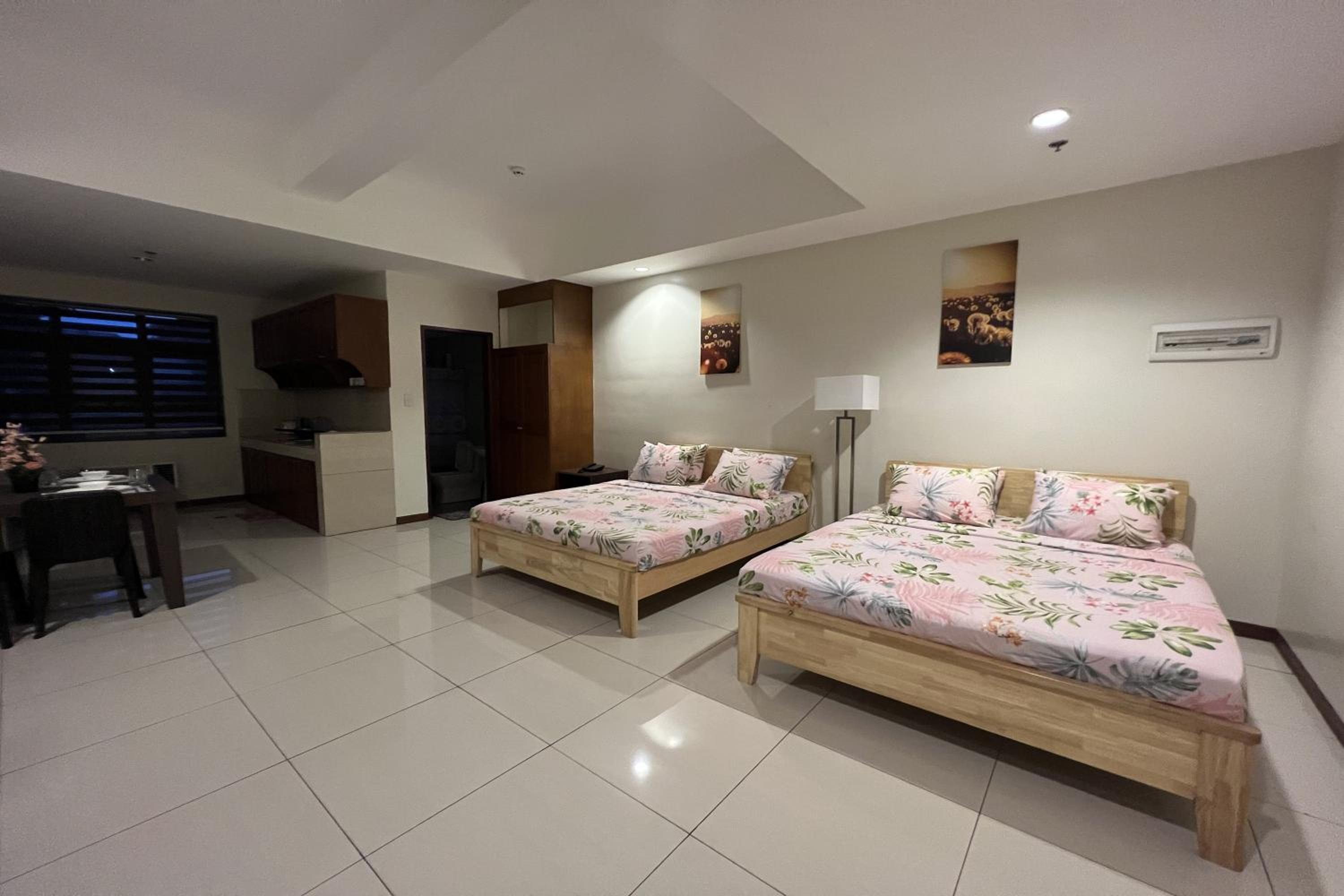Family Room - Photo 8
