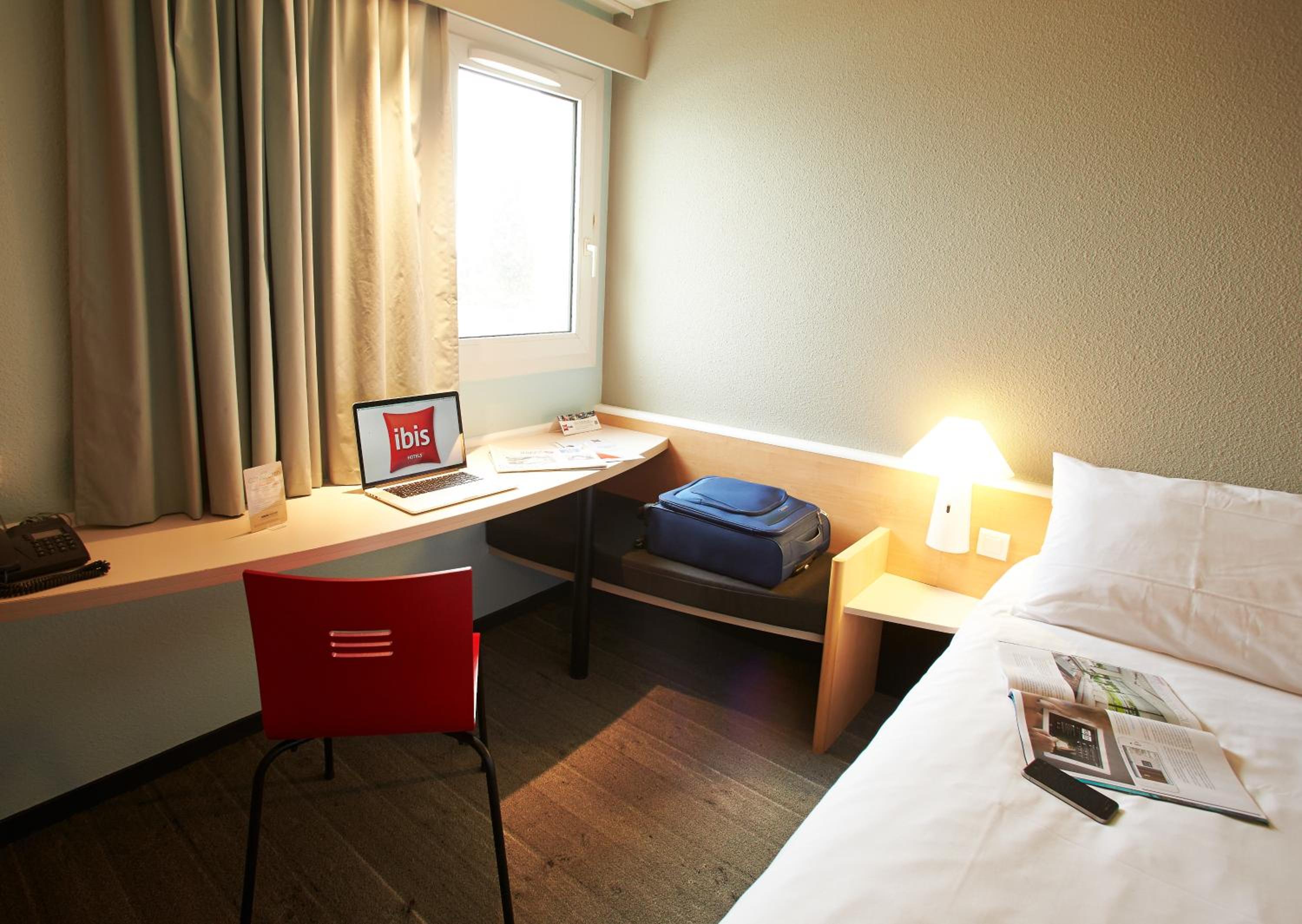 Standard Twin Room - Photo 12