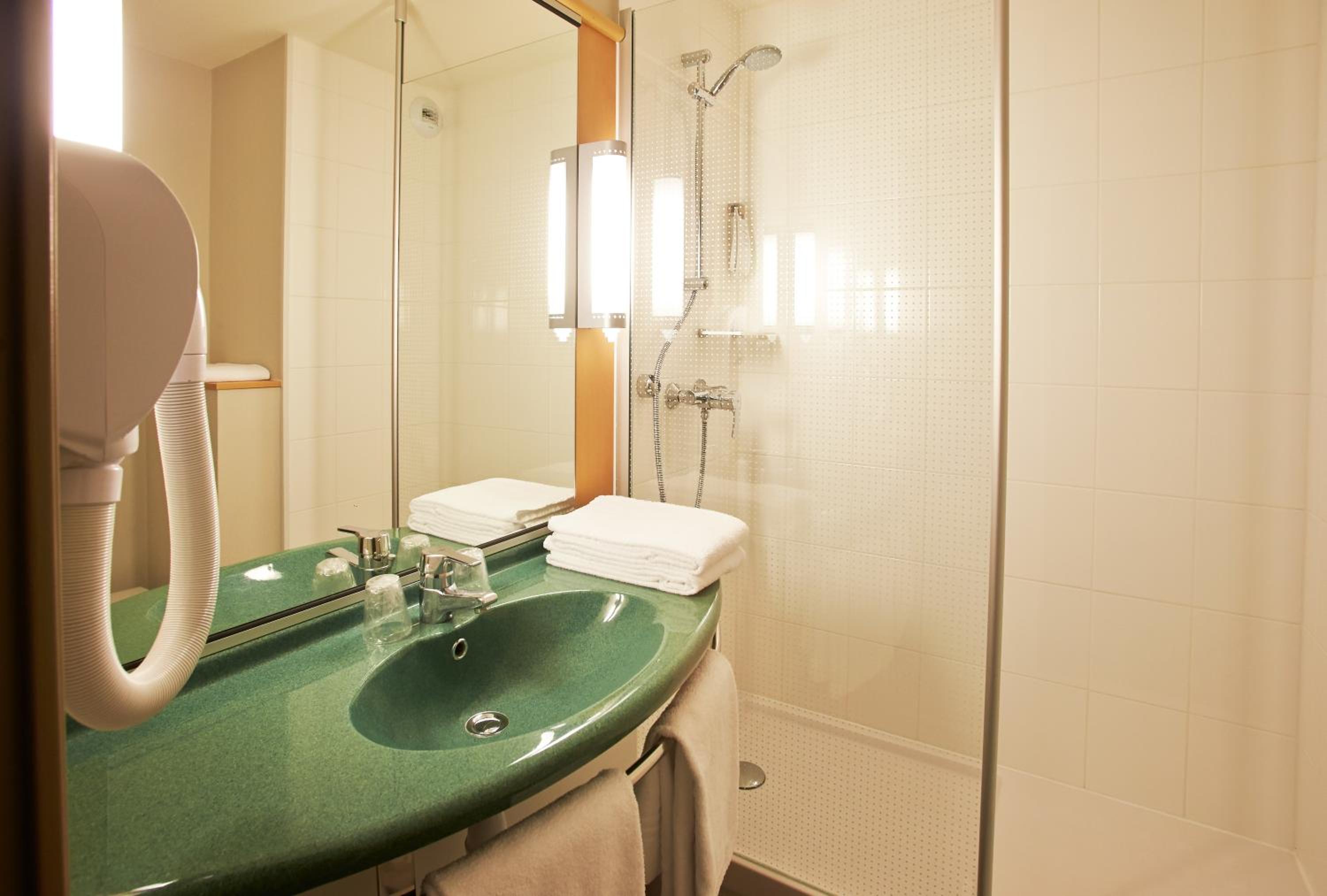 Standard Double Room - Photo 2