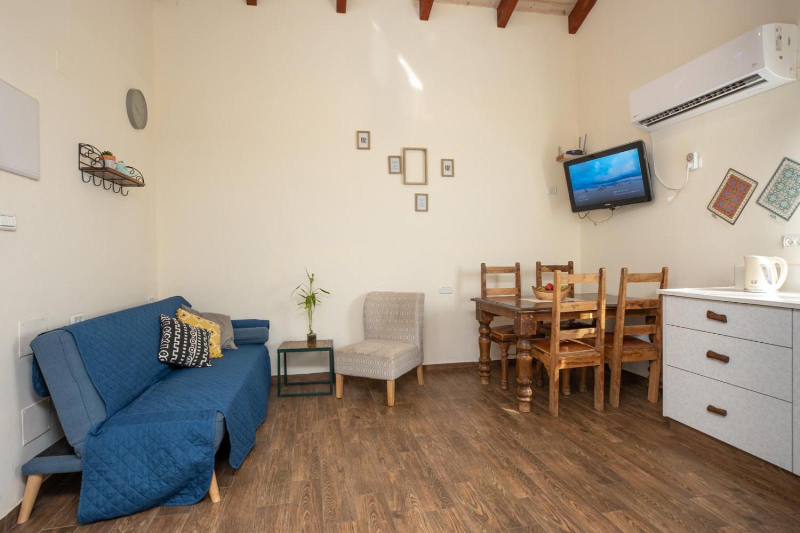 Family Room - Photo 77