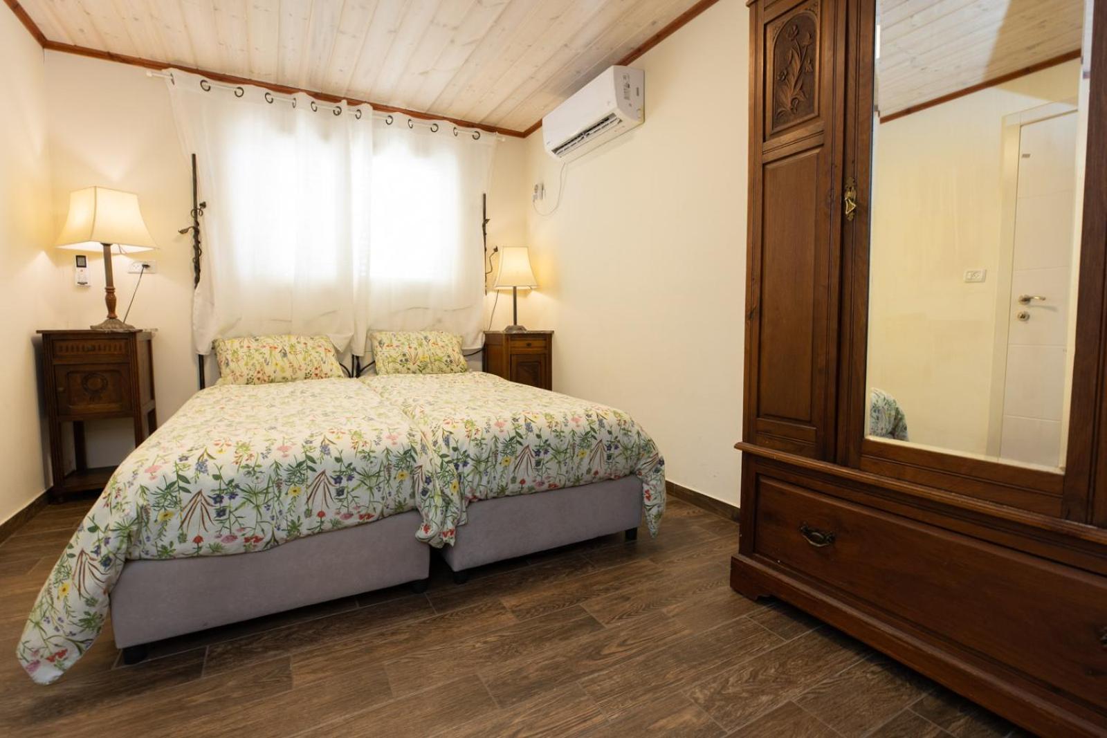 Family Room - Photo 89