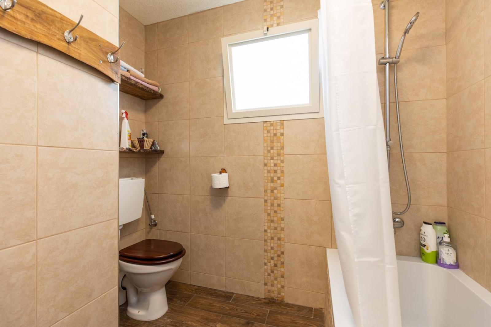 Family Room - Photo 90