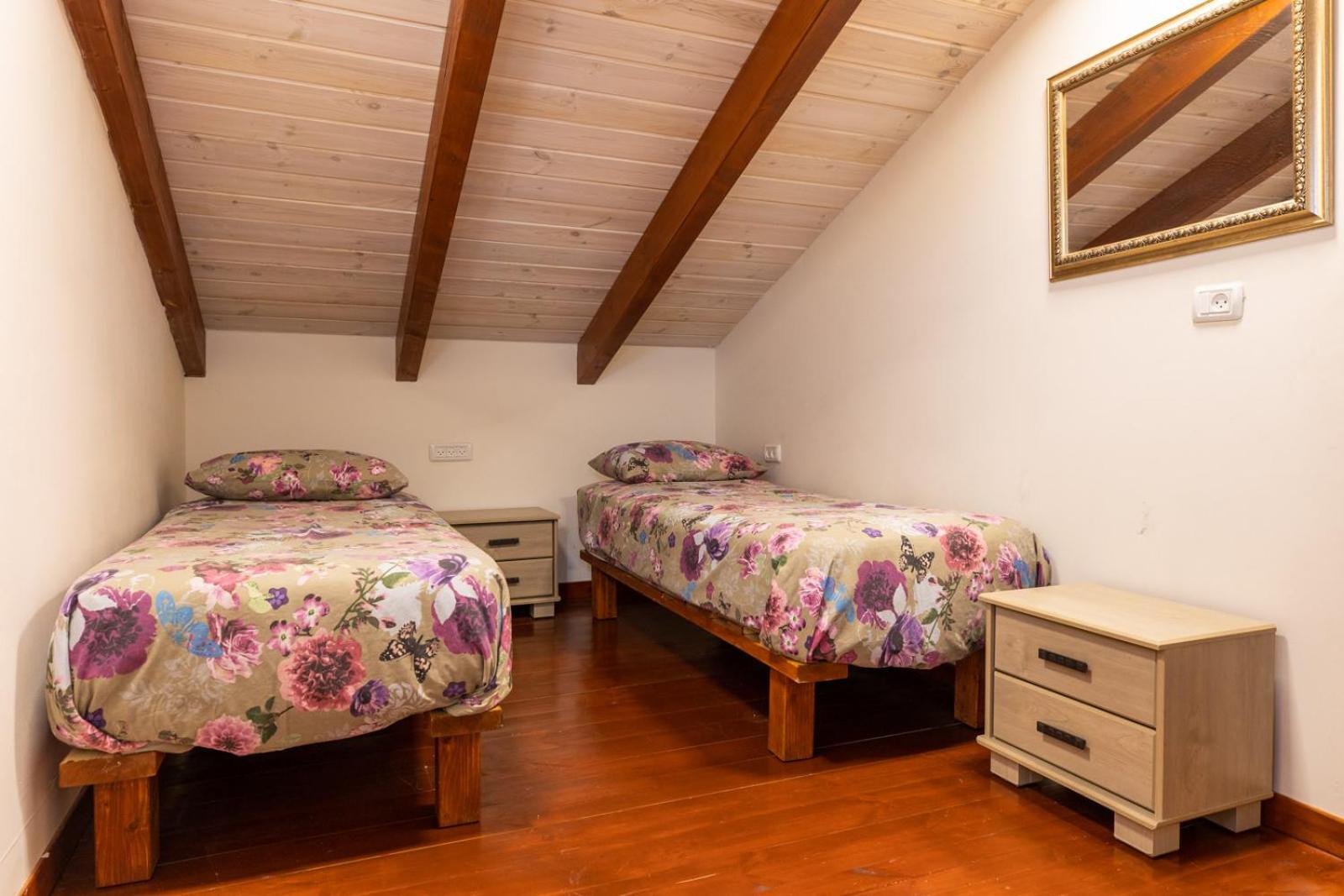 Family Room - Photo 91