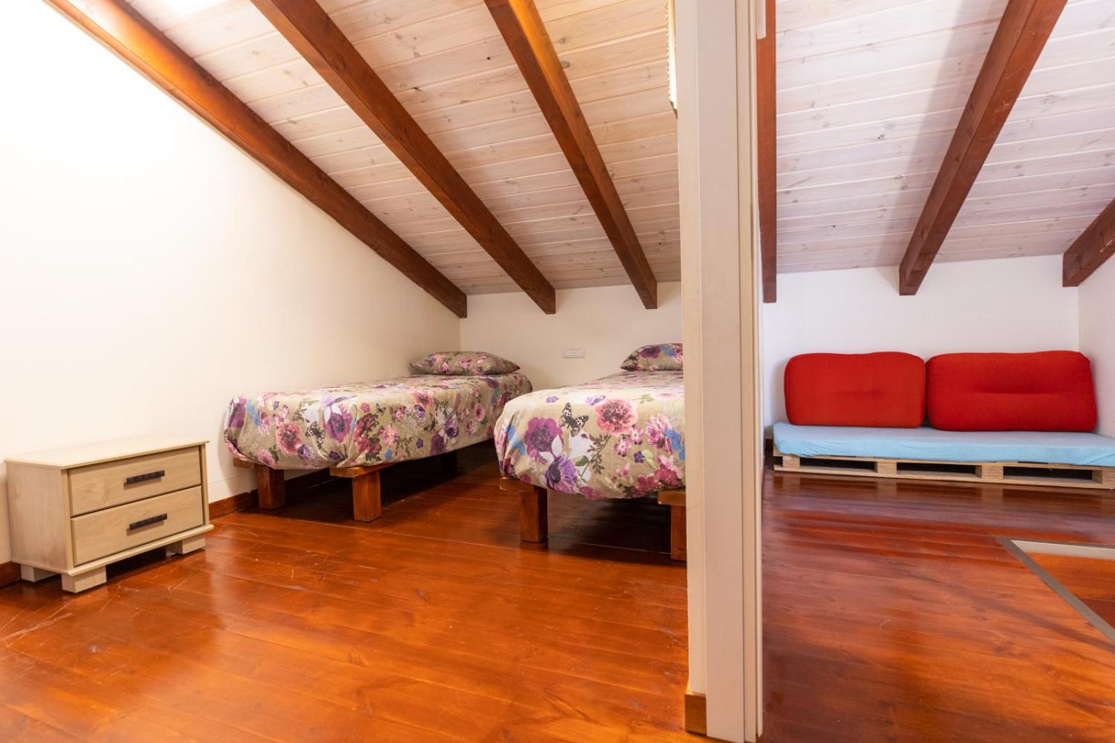 Family Room - Photo 49