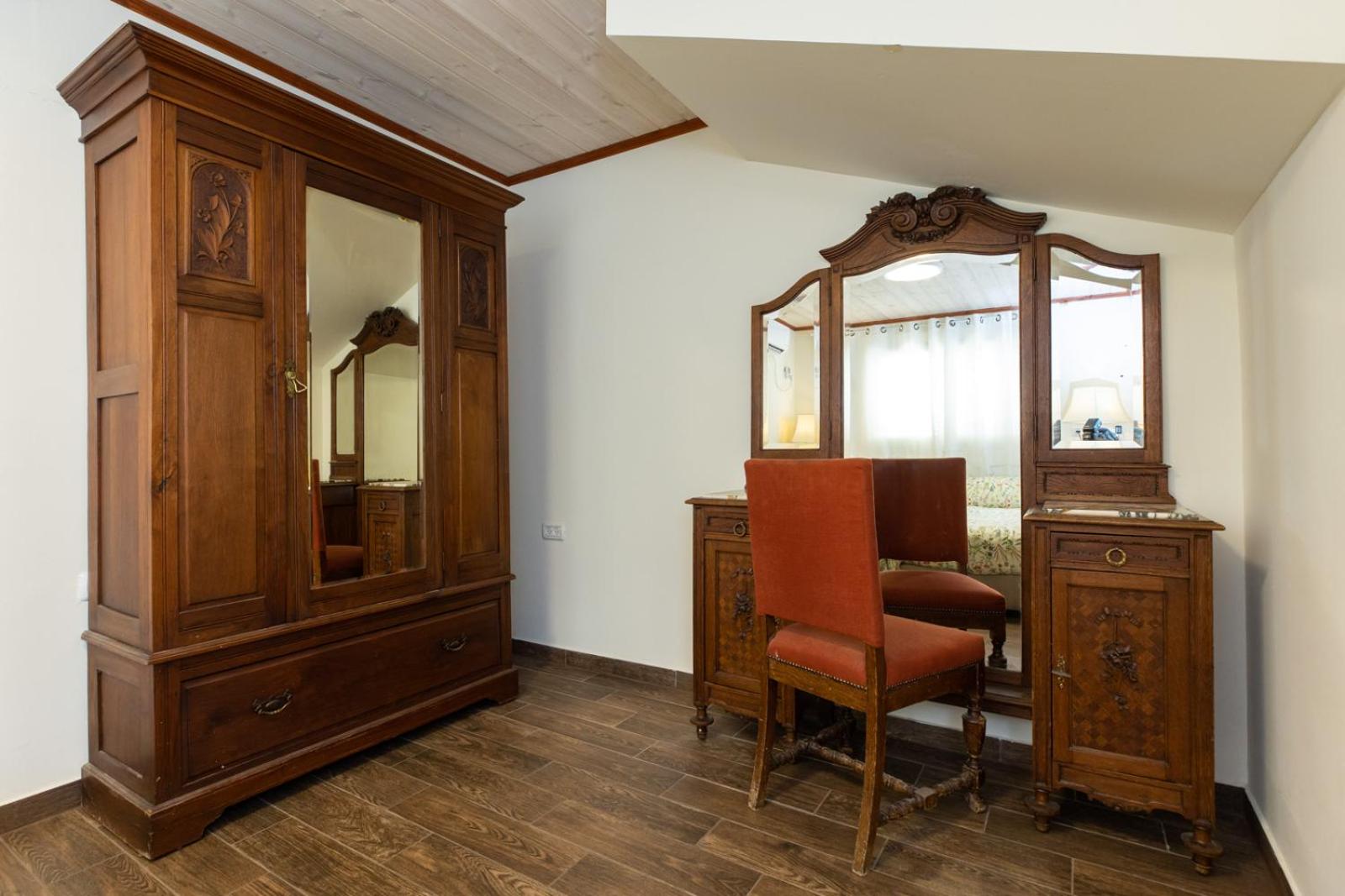 Family Room - Photo 51
