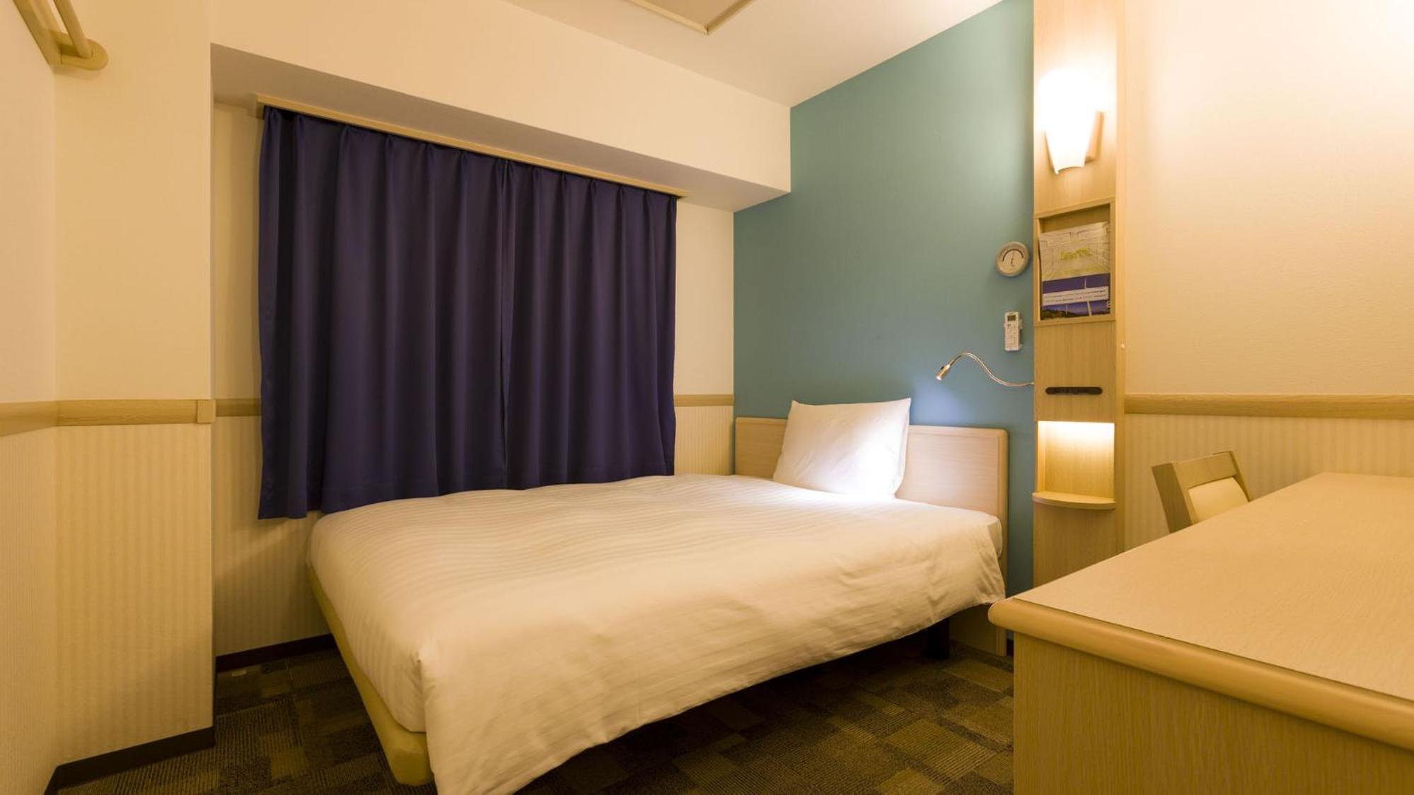 Single Room - Smoking photo 3
