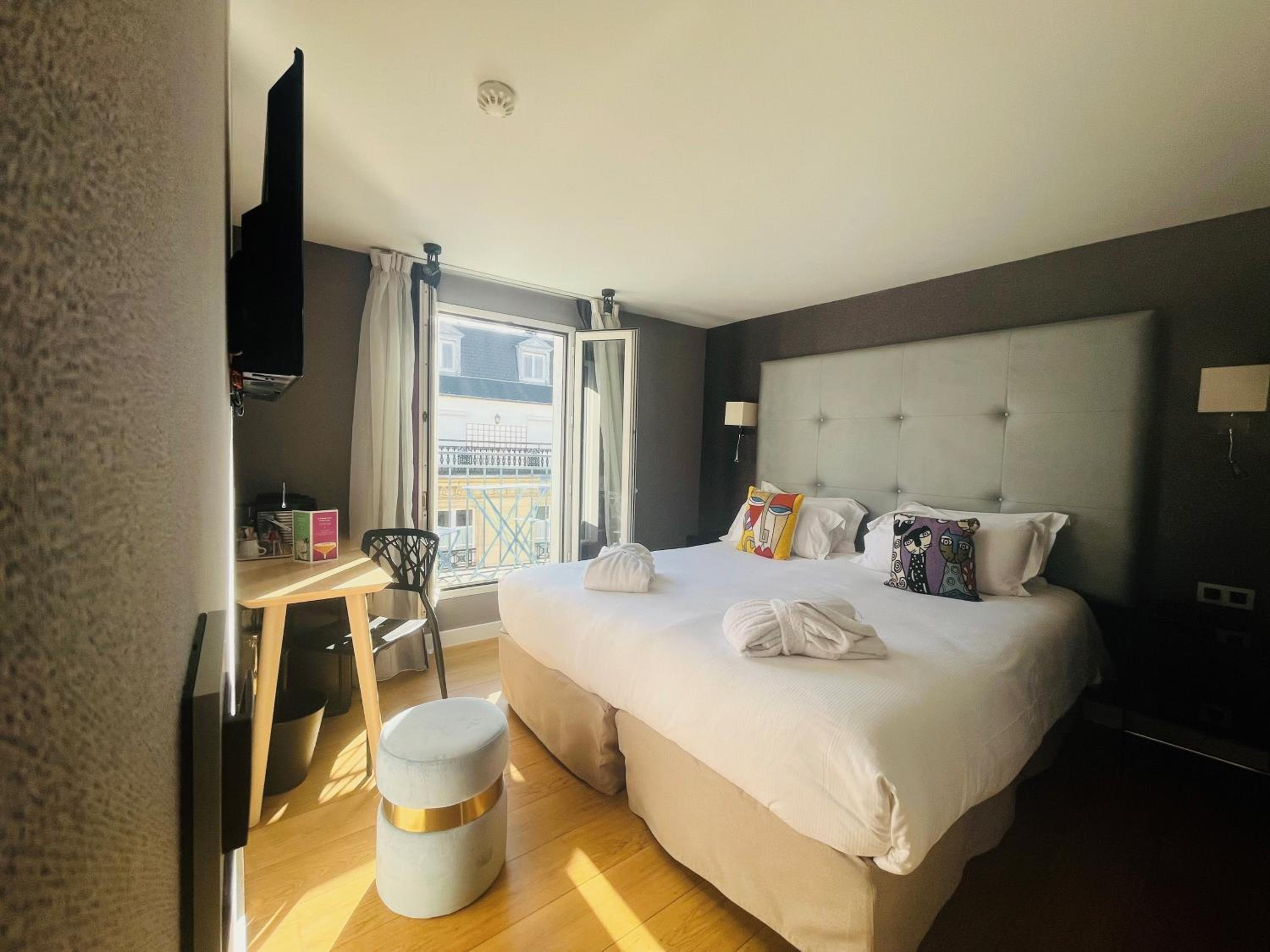 Deluxe Double Room with Balcony photo 1