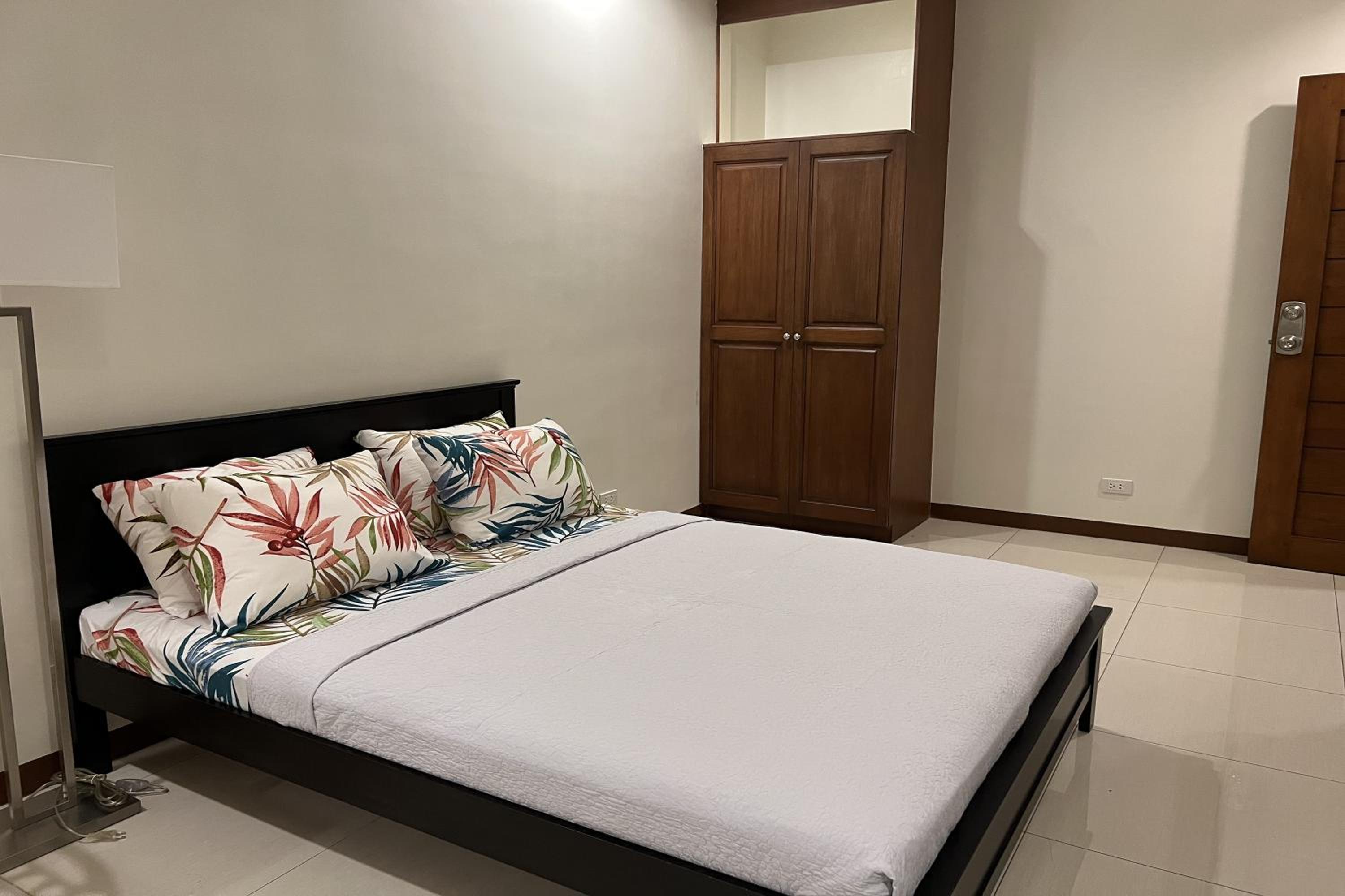 Standard Double Room - Photo 9