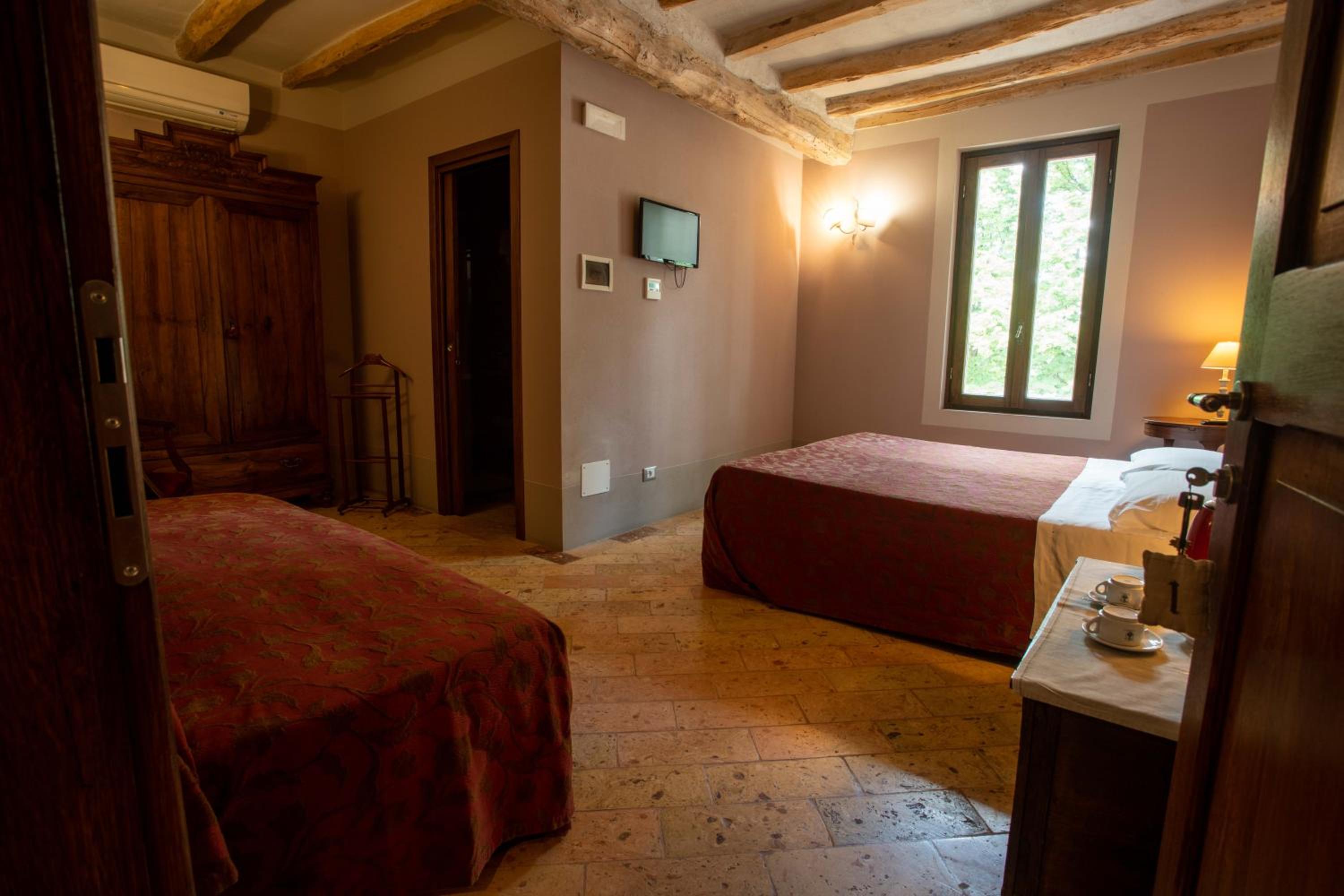 Deluxe Double Room with Extra Bed - Photo 4