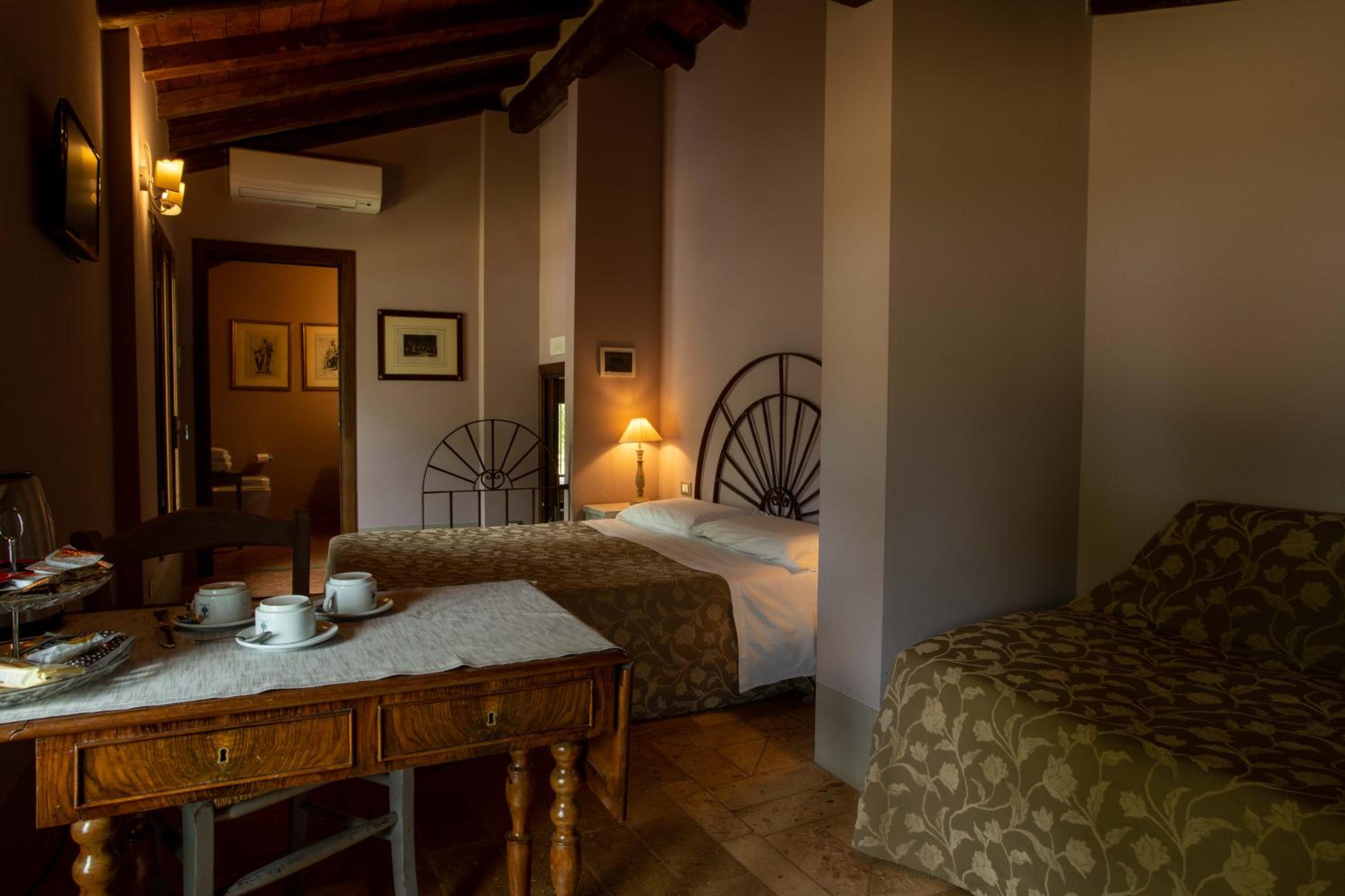 Superior King Room - Photo 1