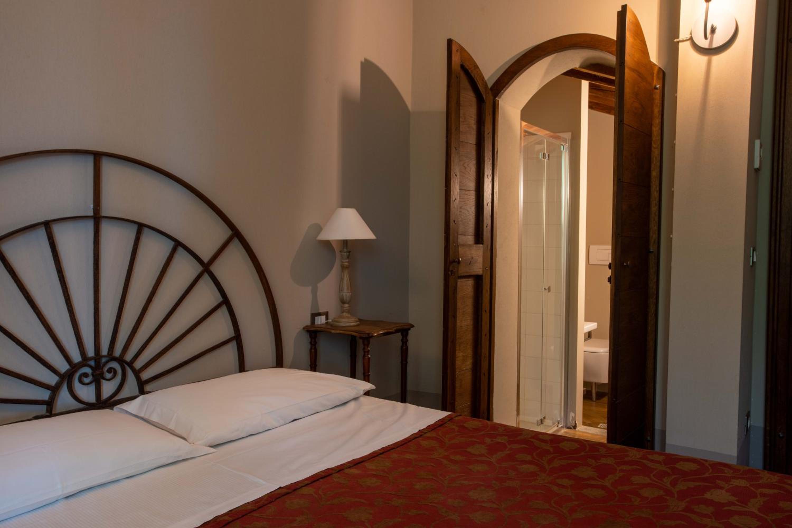 Deluxe Double Room photo 3