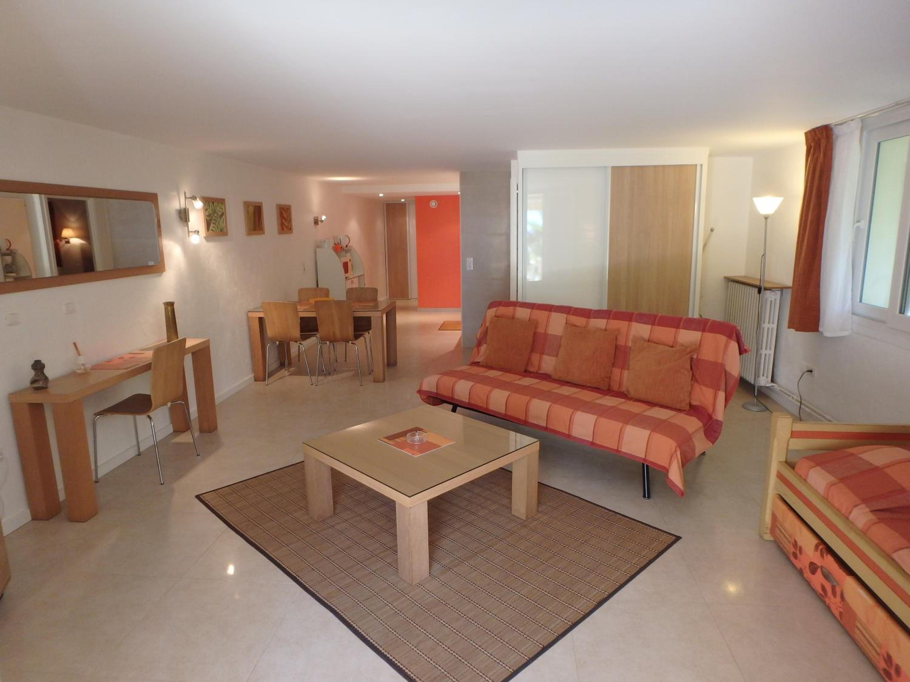 One-Bedroom Apartment with Terrace (4 persons - Pool View - Garden Level)