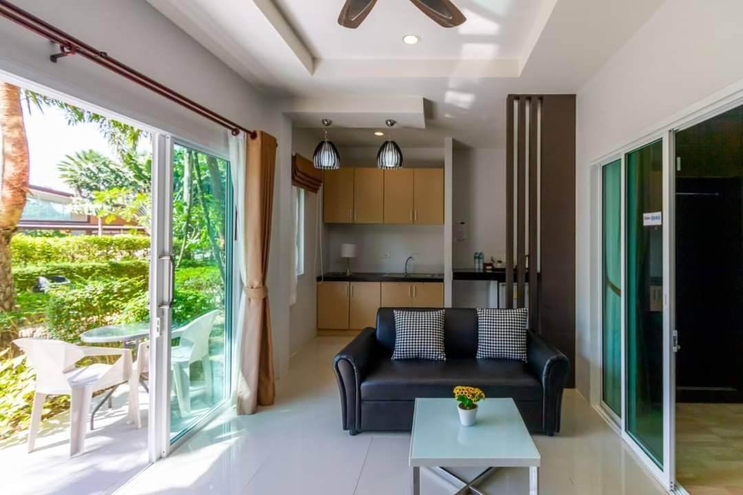 Suite with Pool View photo 3
