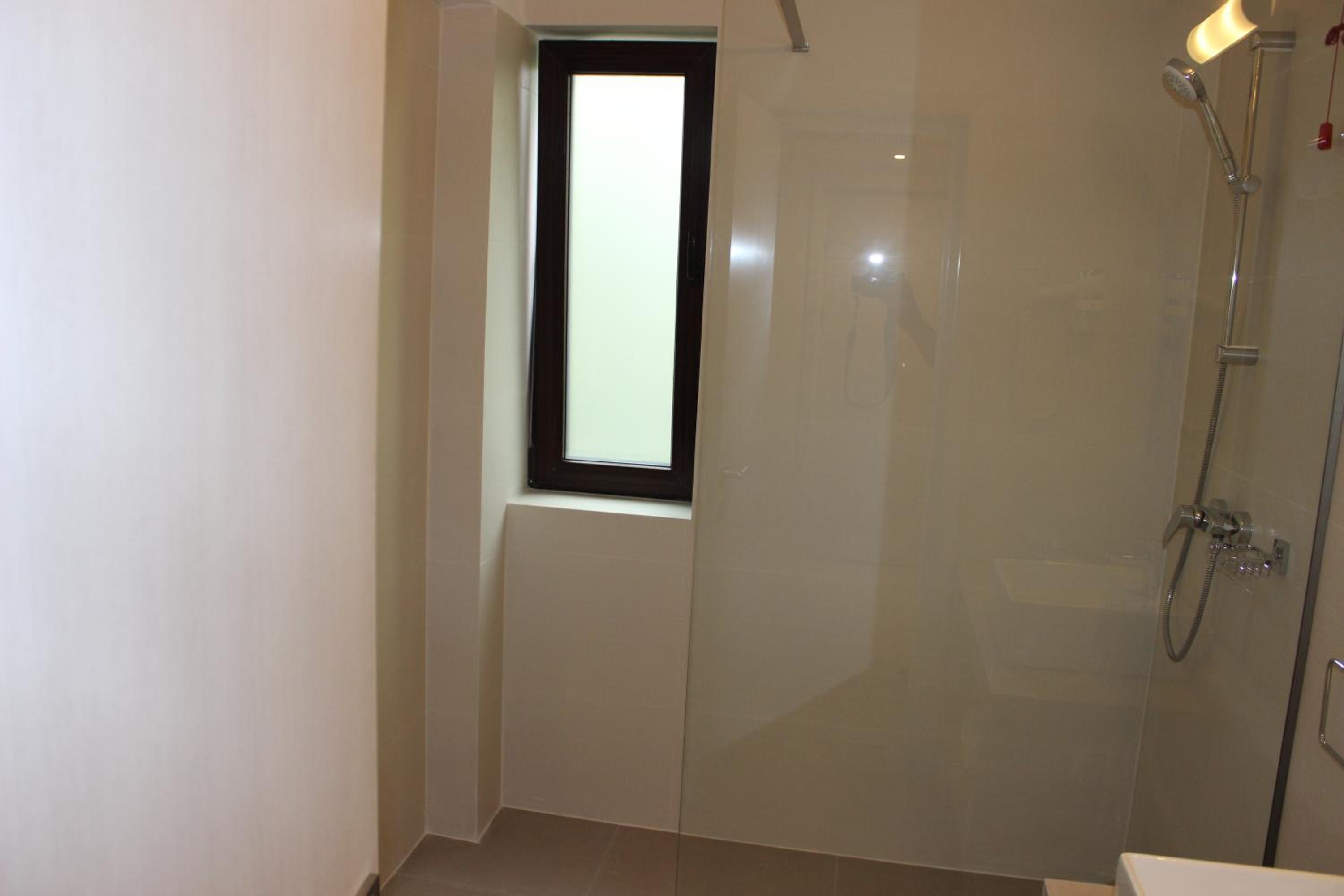 Deluxe Double Room with Shower - Photo 4