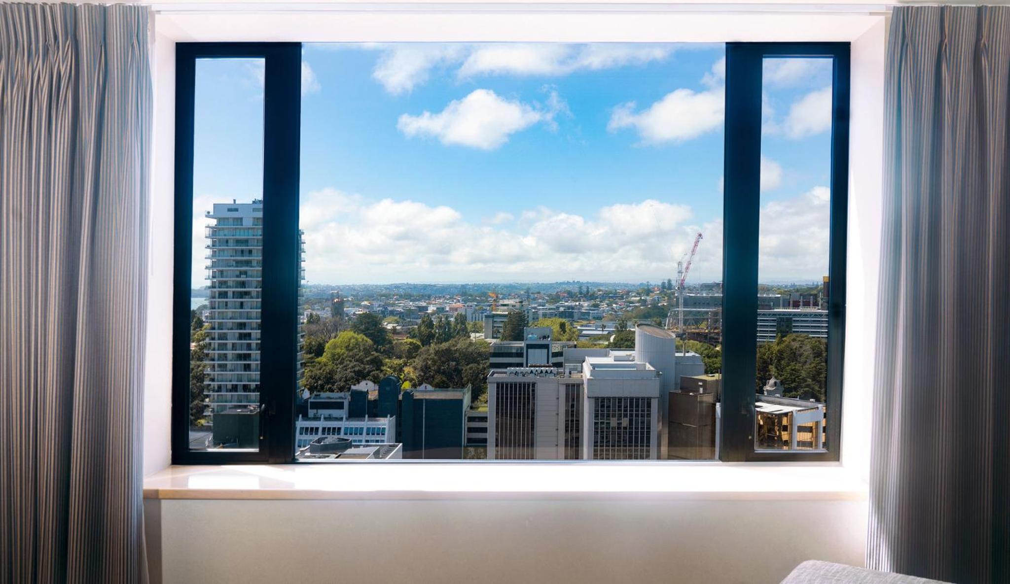 Standard King Room with City View - High Floor - Photo 2