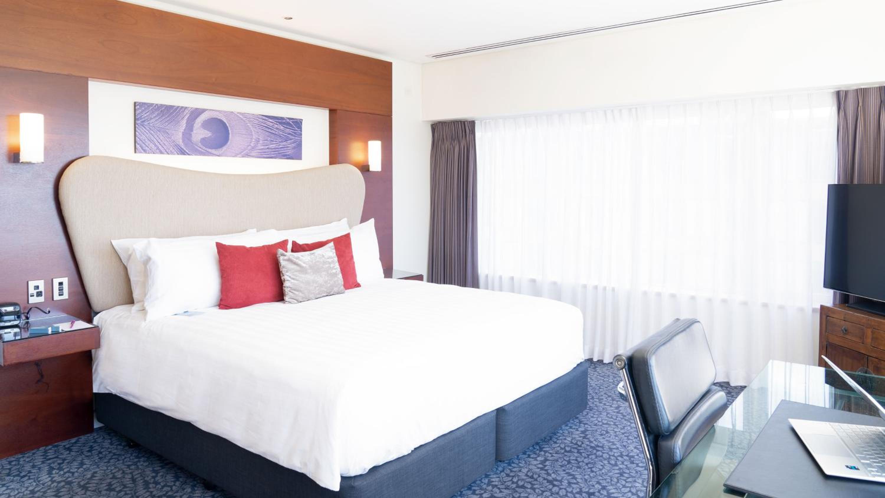 Premium King Room with Lounge Access - High Floor - Photo 1