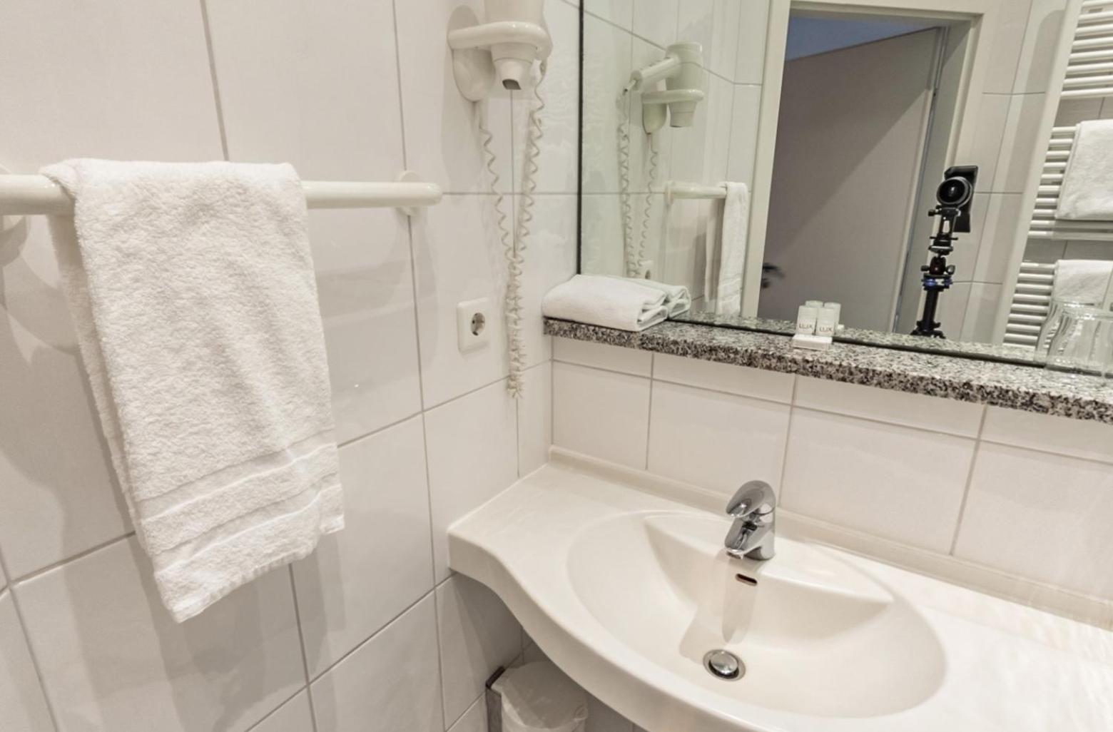 Double or Twin Room - Photo 14