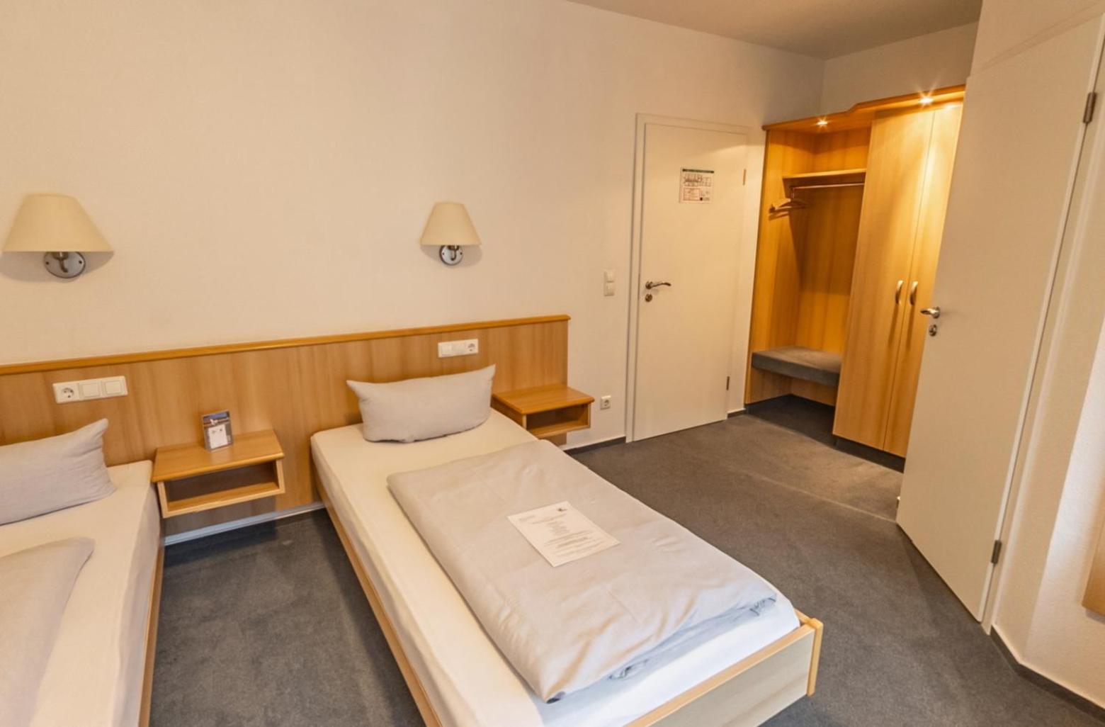 Double or Twin Room - Photo 4
