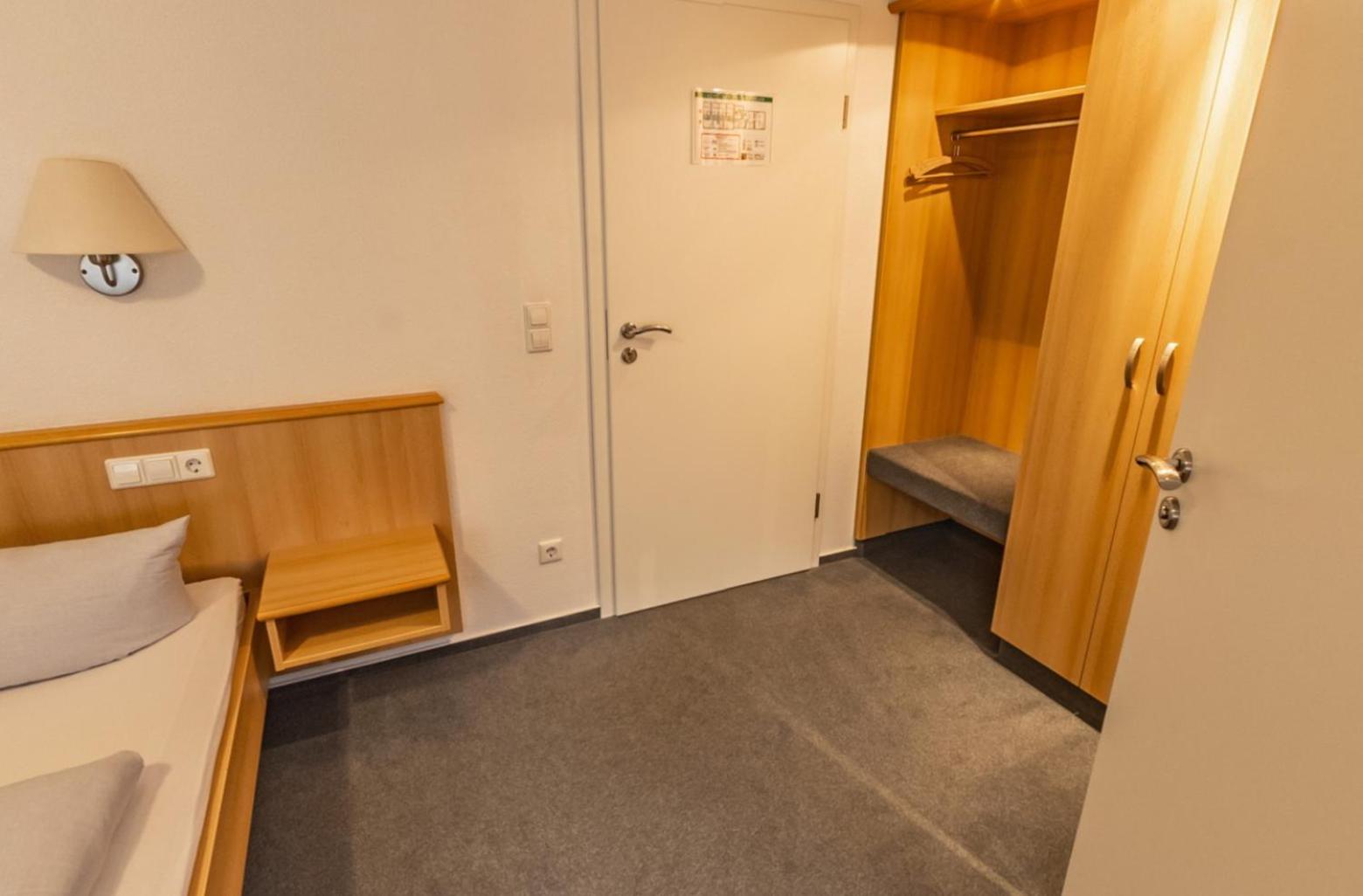 Double or Twin Room - Photo 5