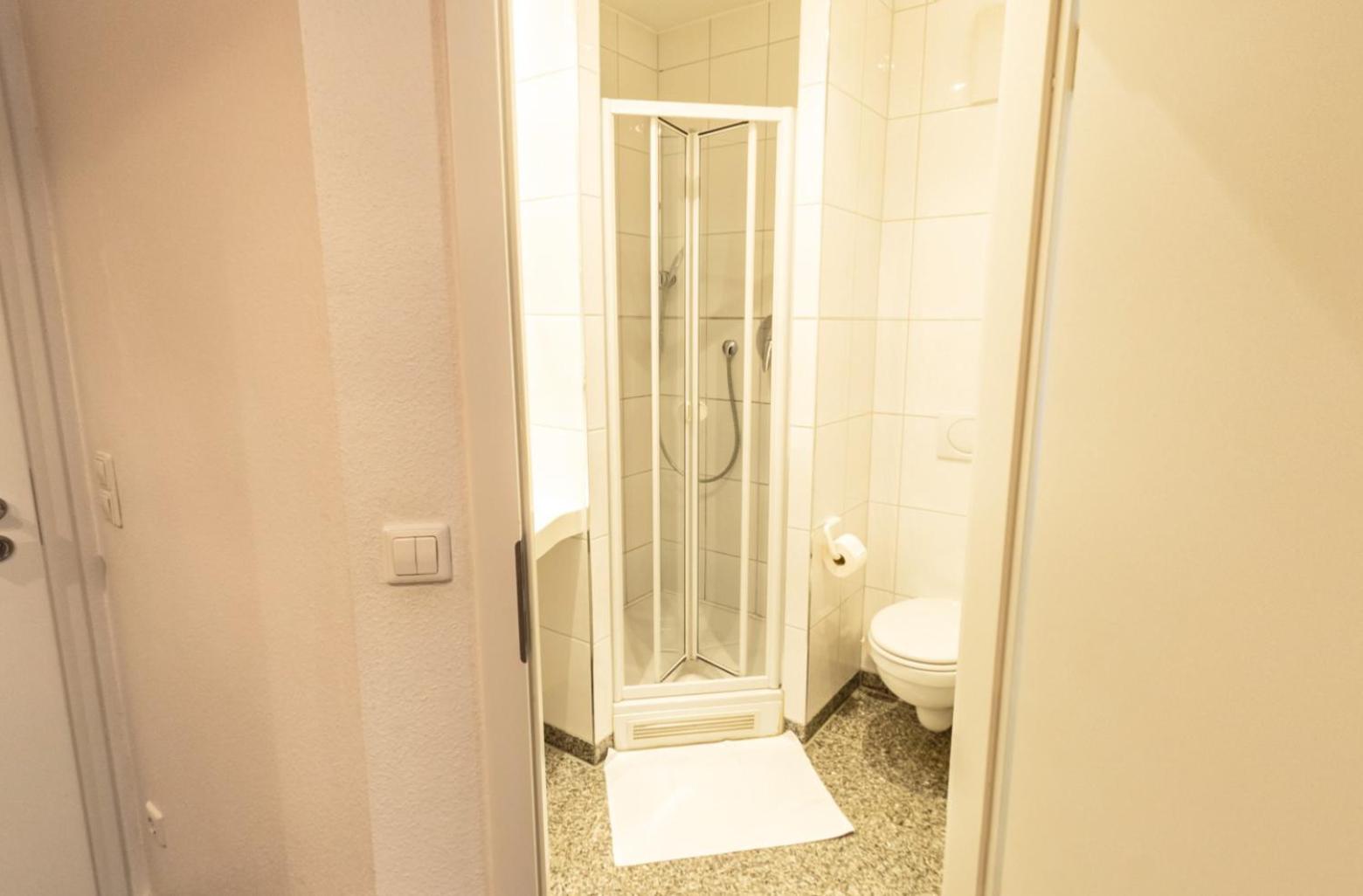 Double or Twin Room - Photo 8