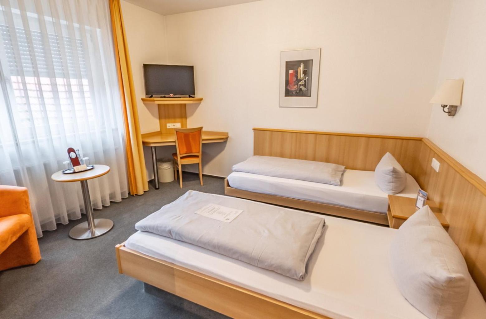 Double or Twin Room - Photo 9