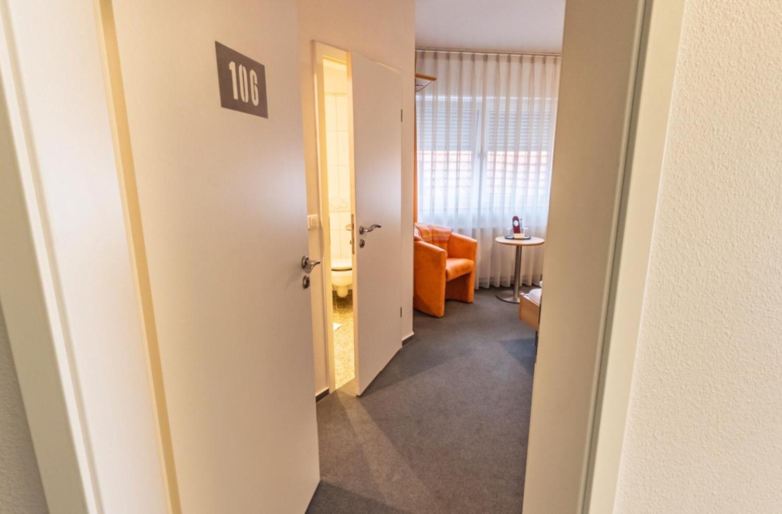 Double or Twin Room - Photo 10