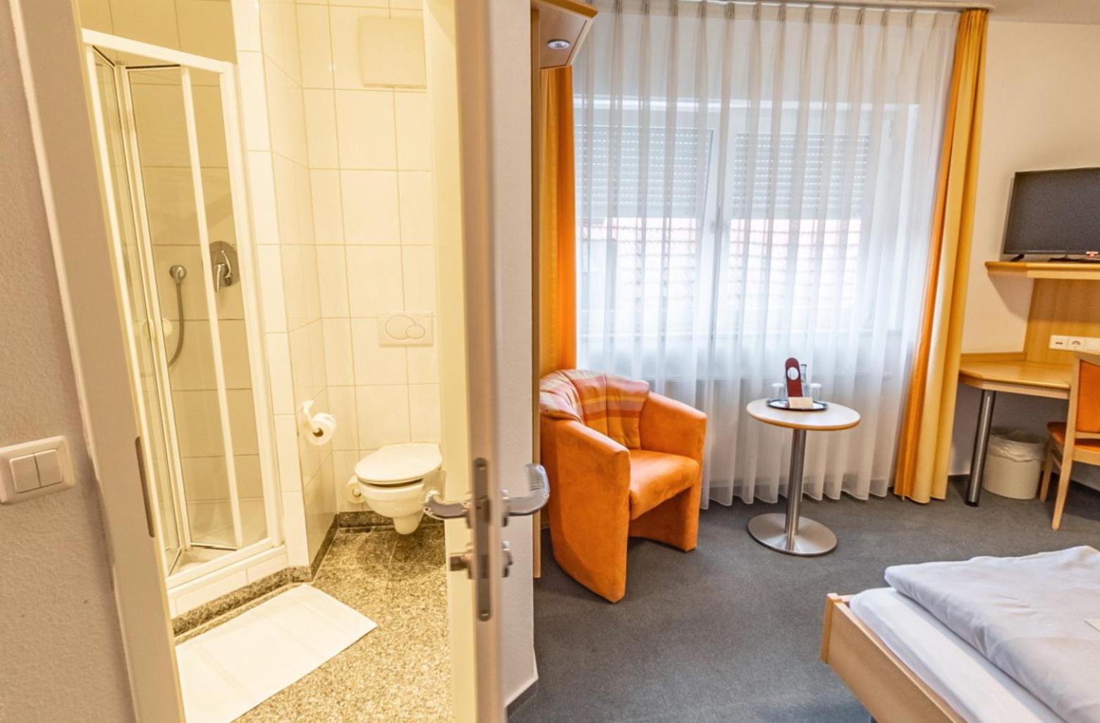 Double or Twin Room - Photo 11