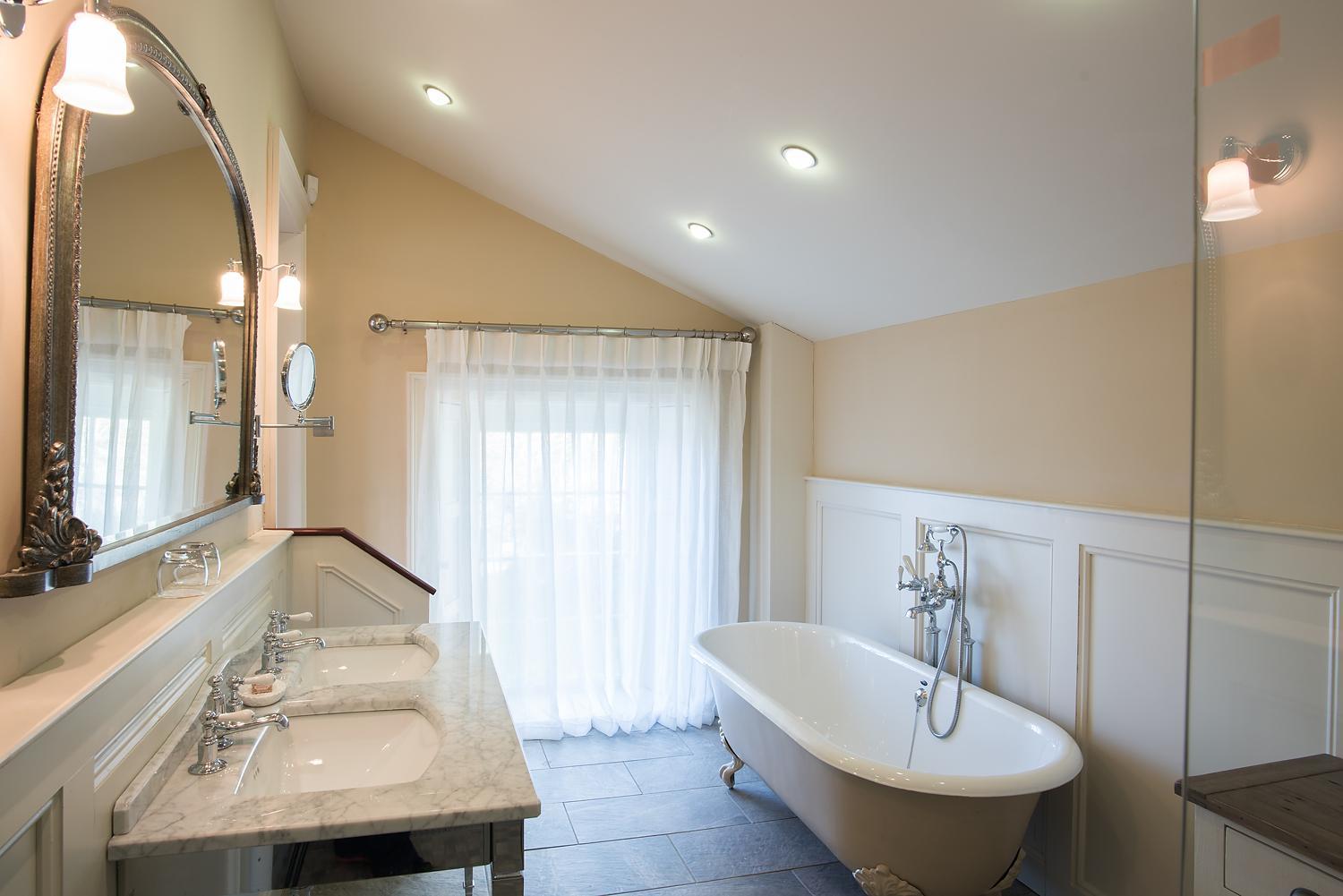 Deluxe King Room - Photo 6