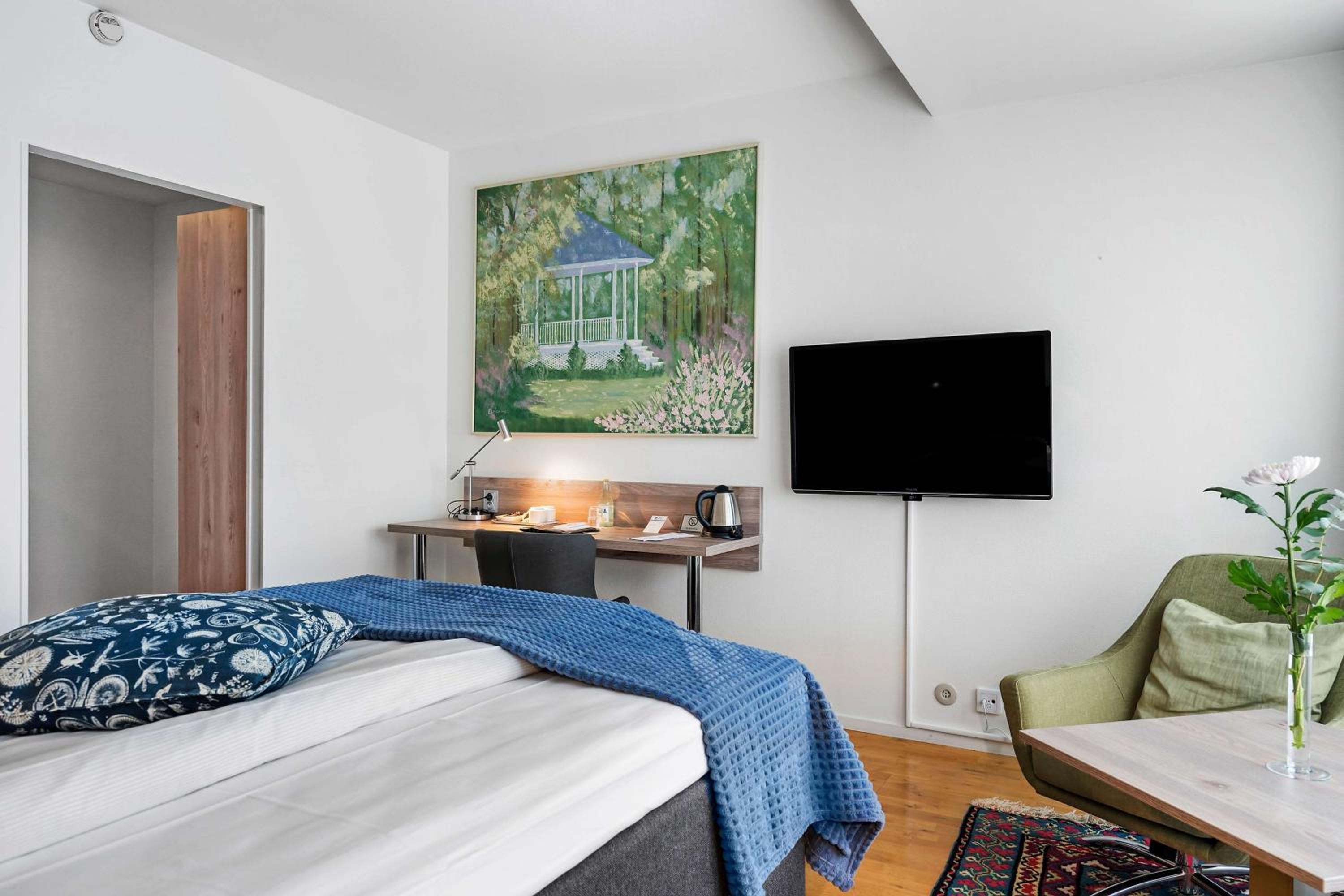 Standard Double Room - Non-Smoking - Photo 2
