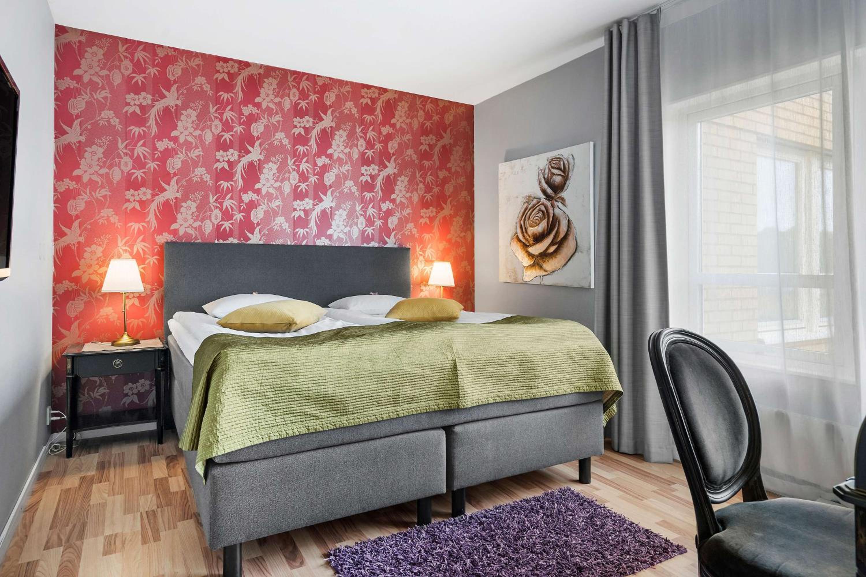 Family King Room with Sofa Bed - Photo 1