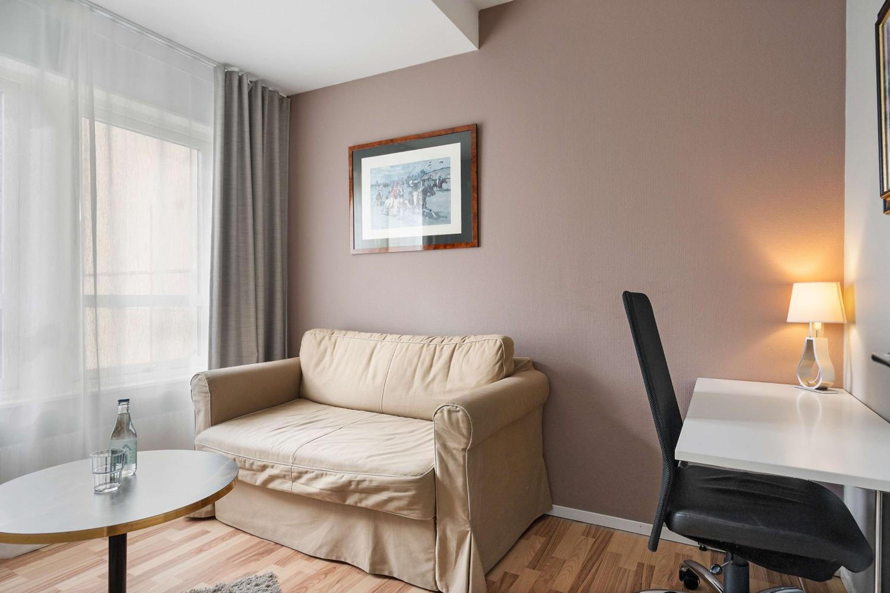 Family King Room with Sofa Bed - Photo 3