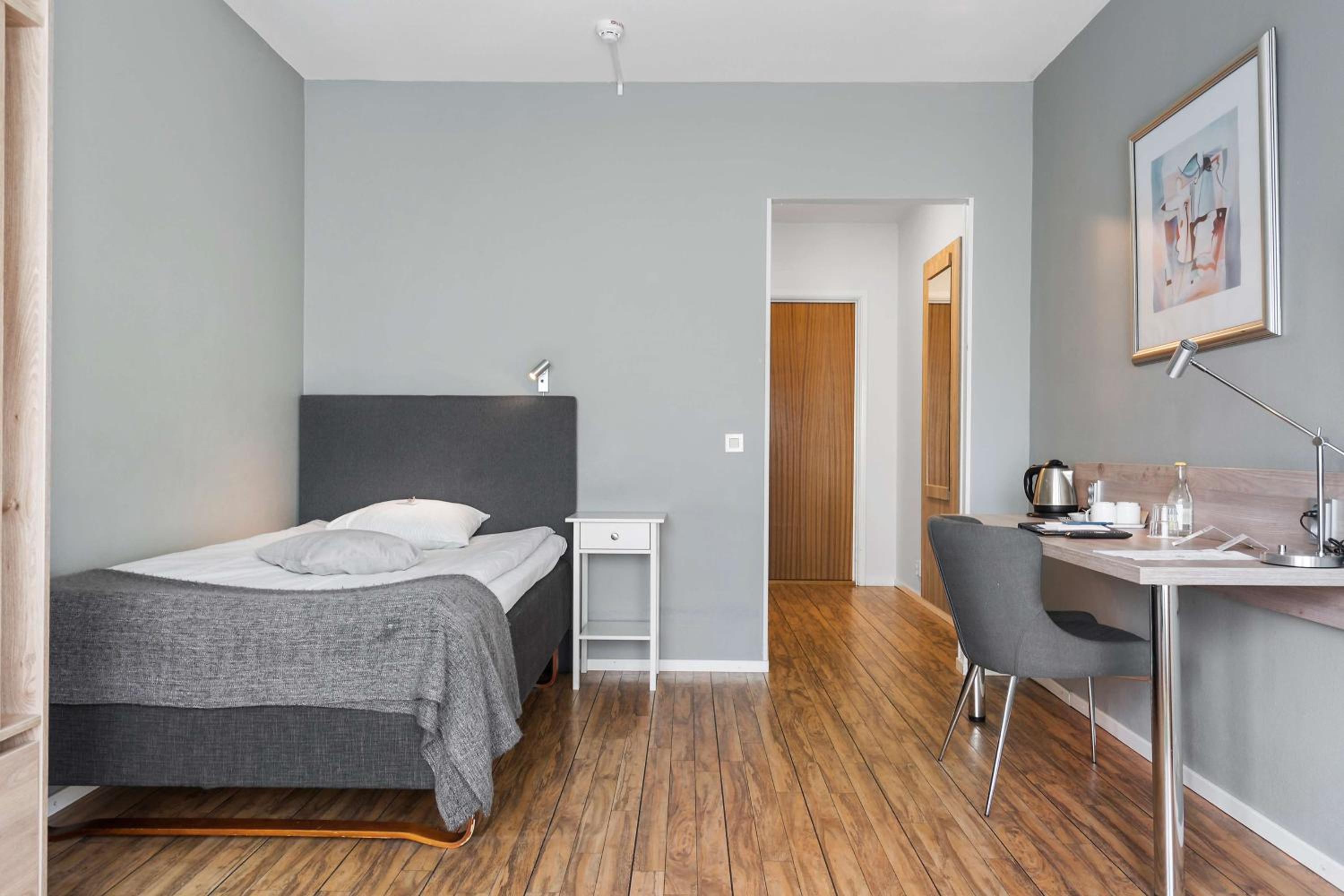 Standard Single Room - Non-Smoking photo 2