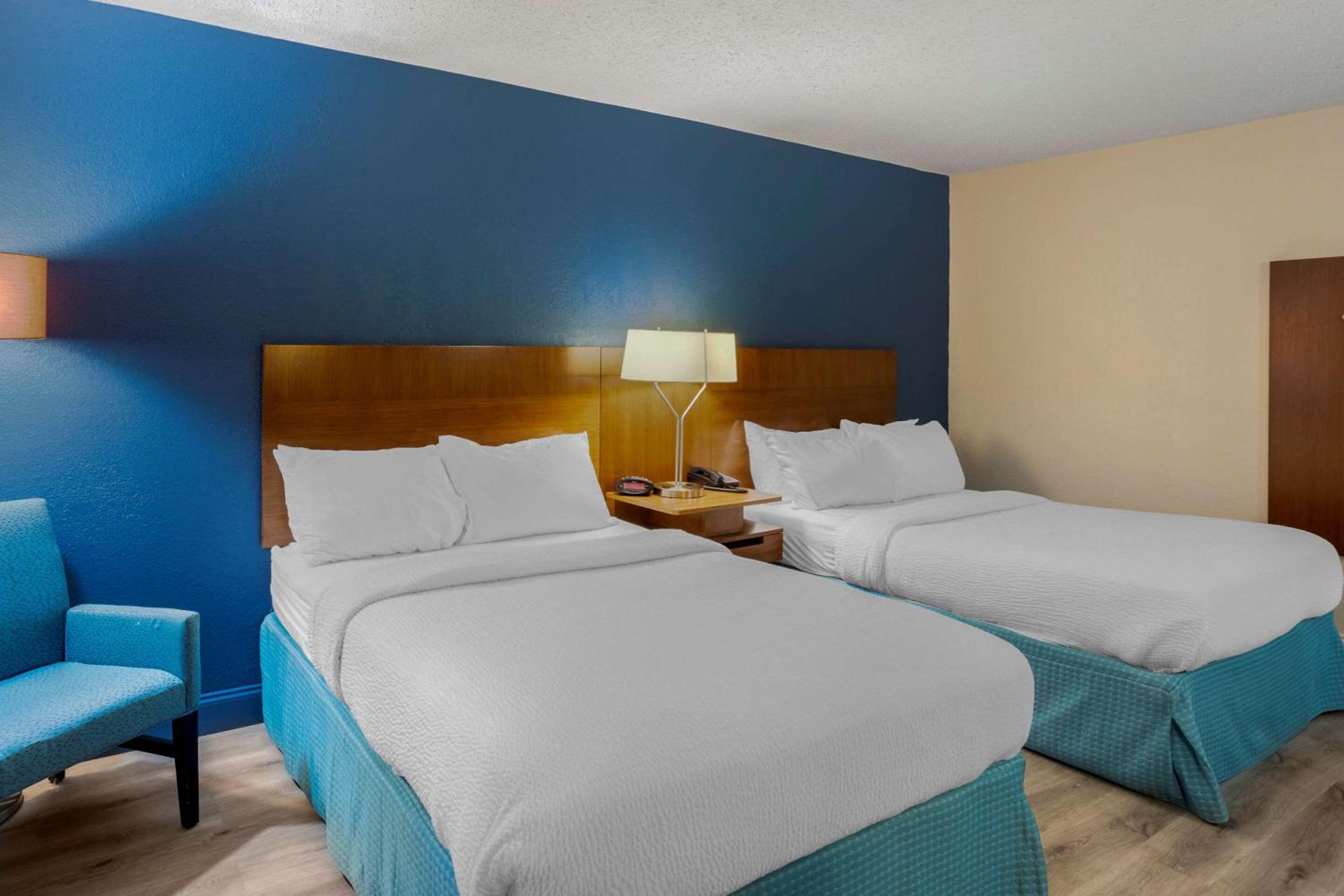 Standard Double Room with Two Double Beds - Non Smoking - Photo 1