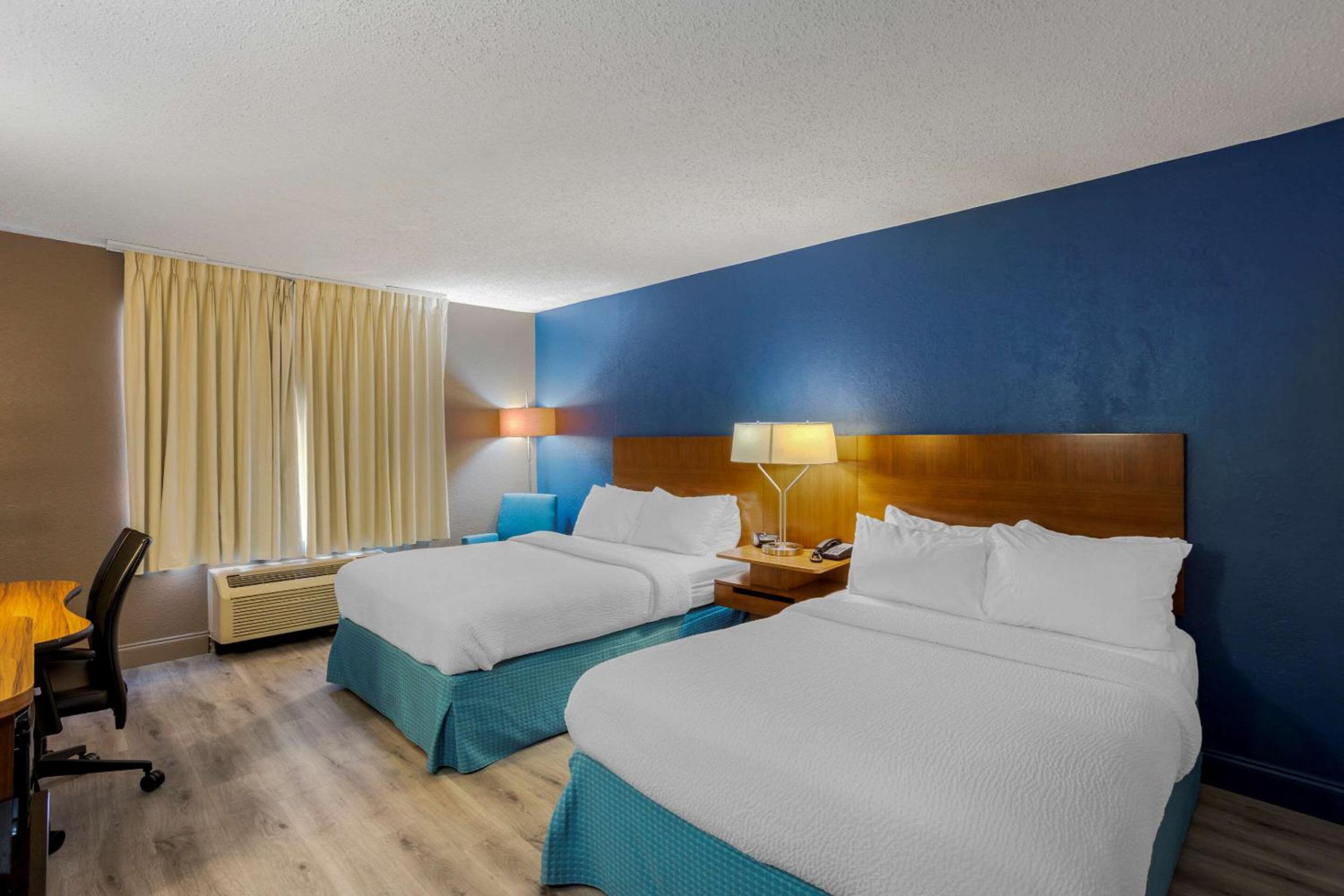 Standard Double Room with Two Double Beds - Non Smoking - Photo 2