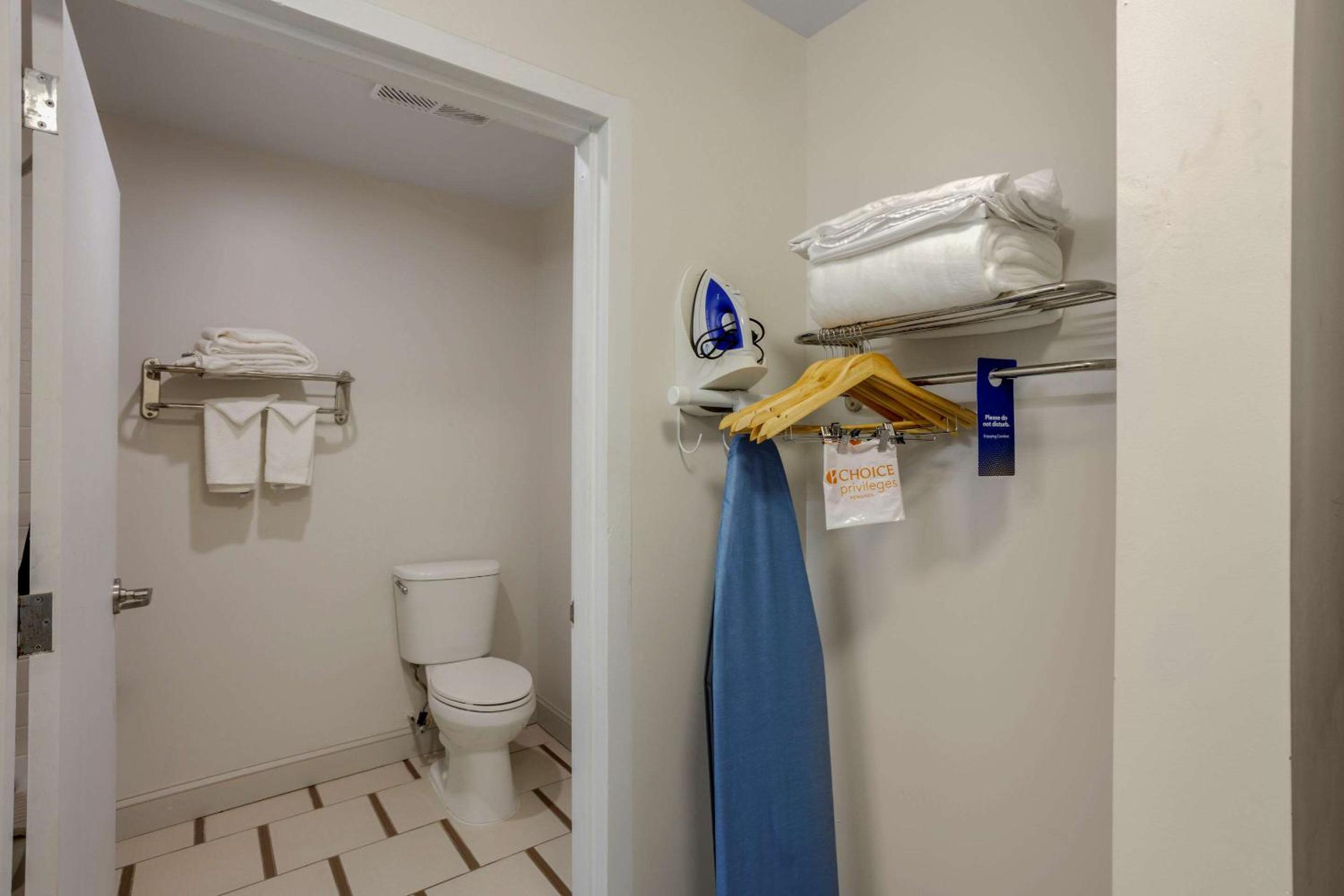 Standard Double Room with Two Double Beds - Non Smoking - Photo 4