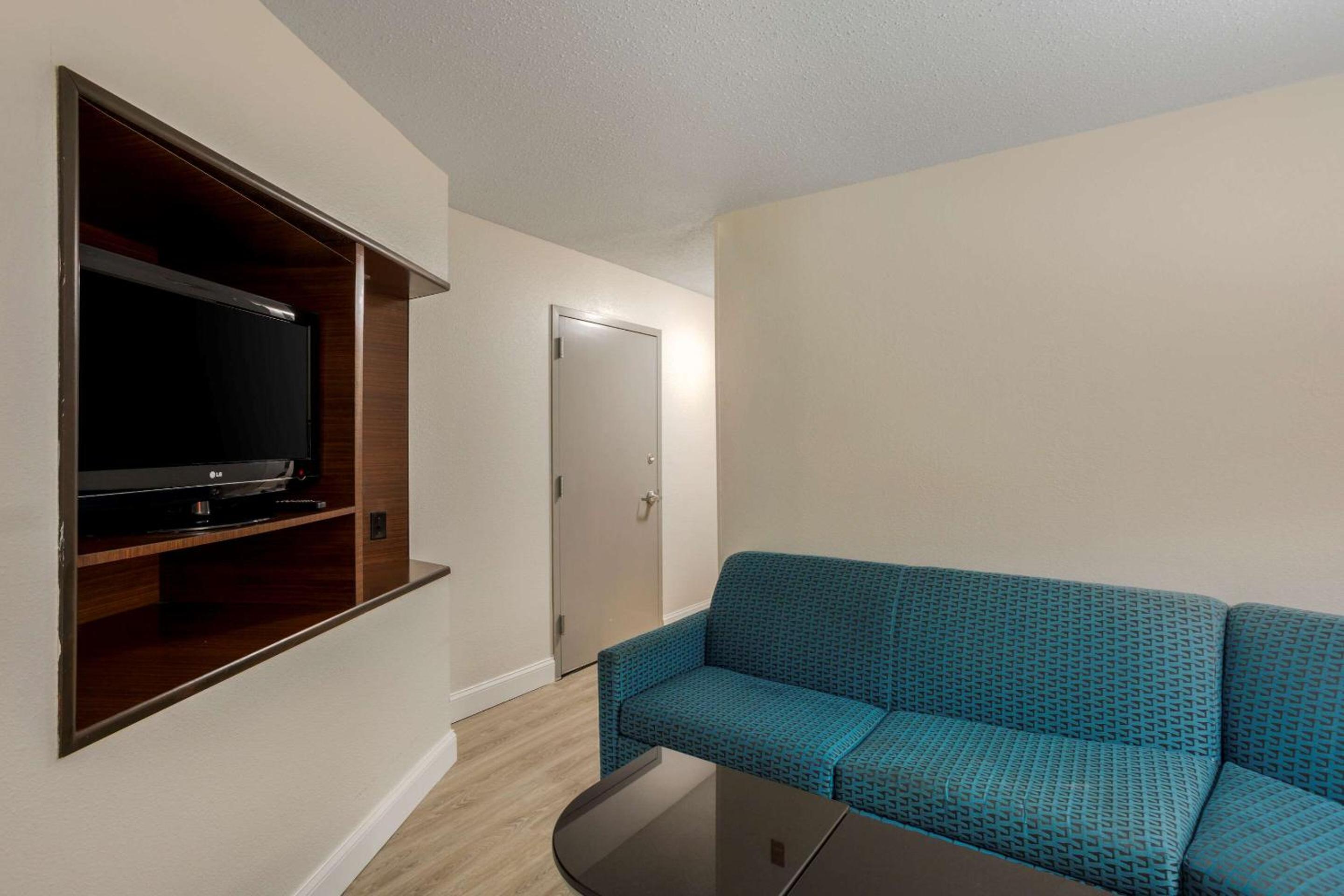 King Suite - Non Smoking - Photo 1