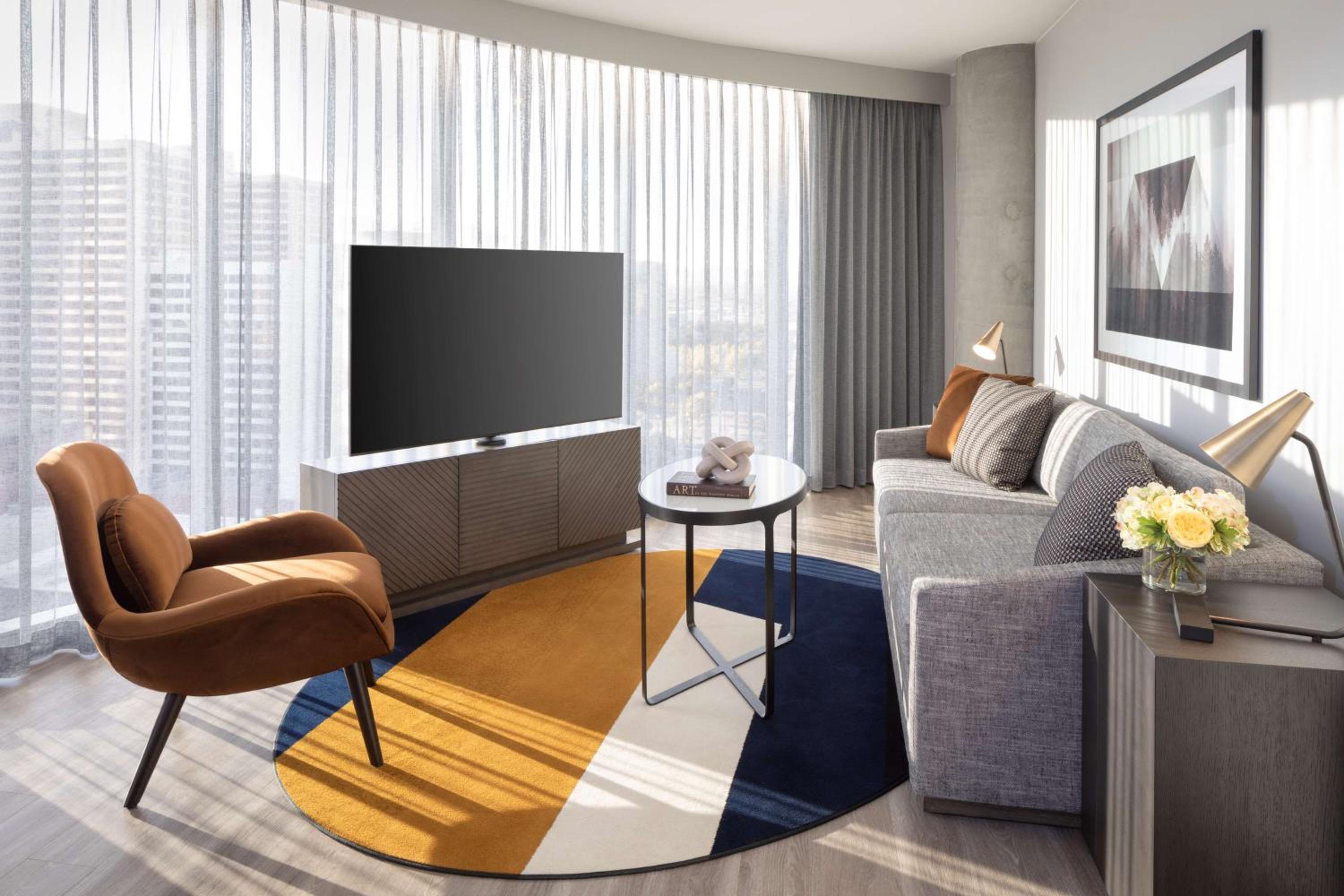 One-Bedroom King Suite - Photo 3