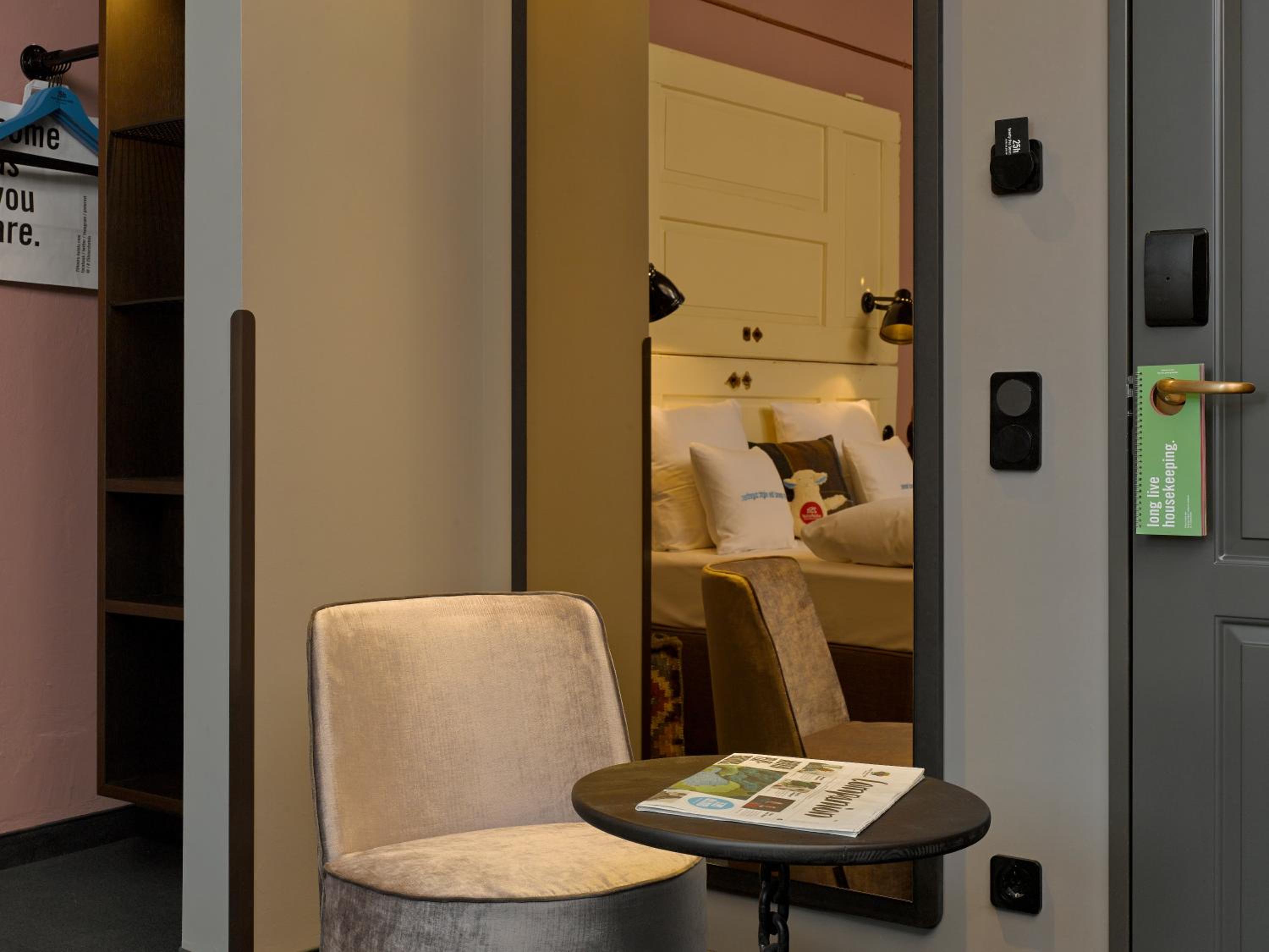 Medium Room photo 2