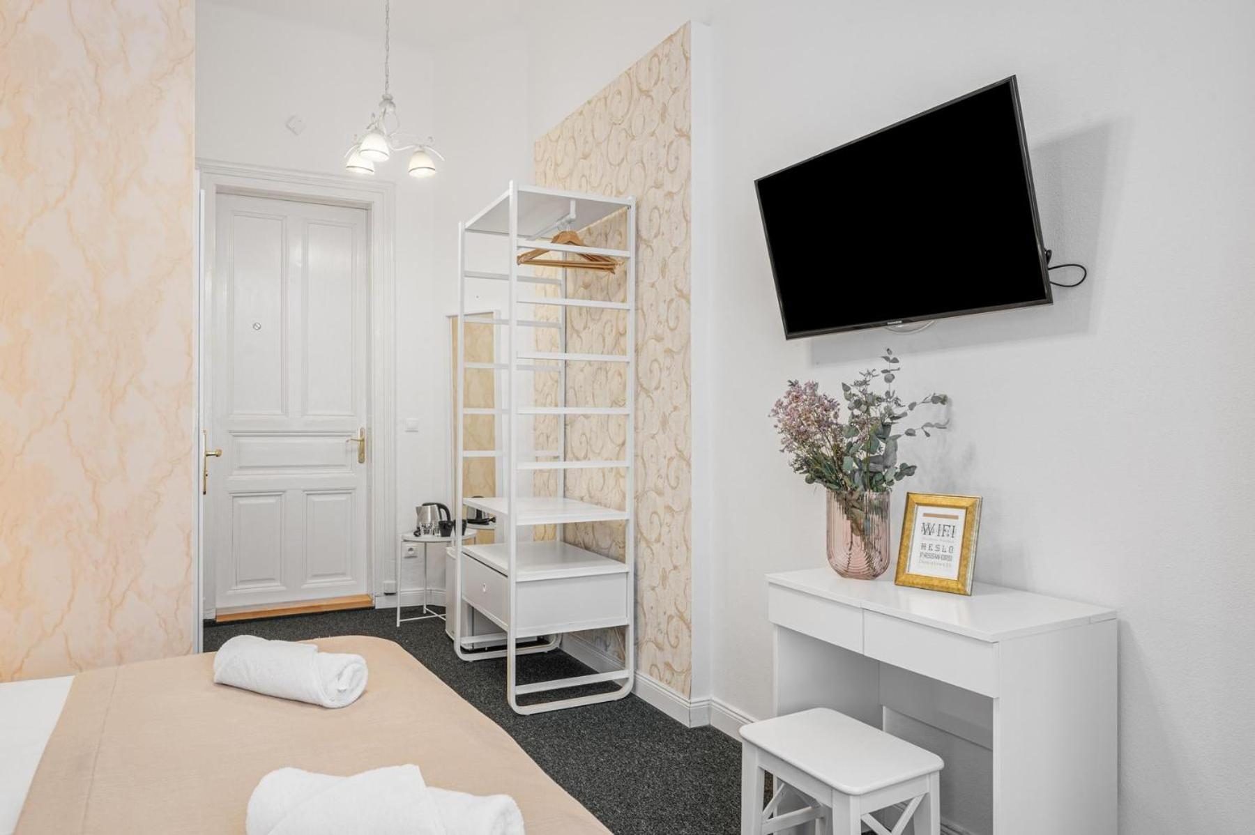 Standard Double Room - Photo 4