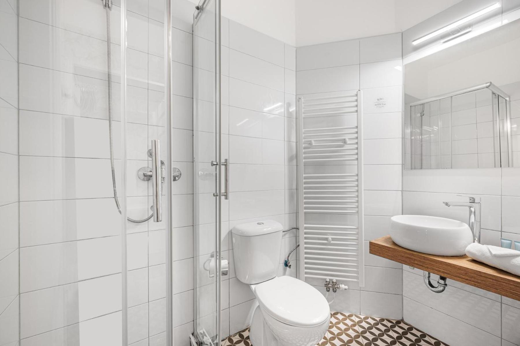 Standard Double Room - Photo 7